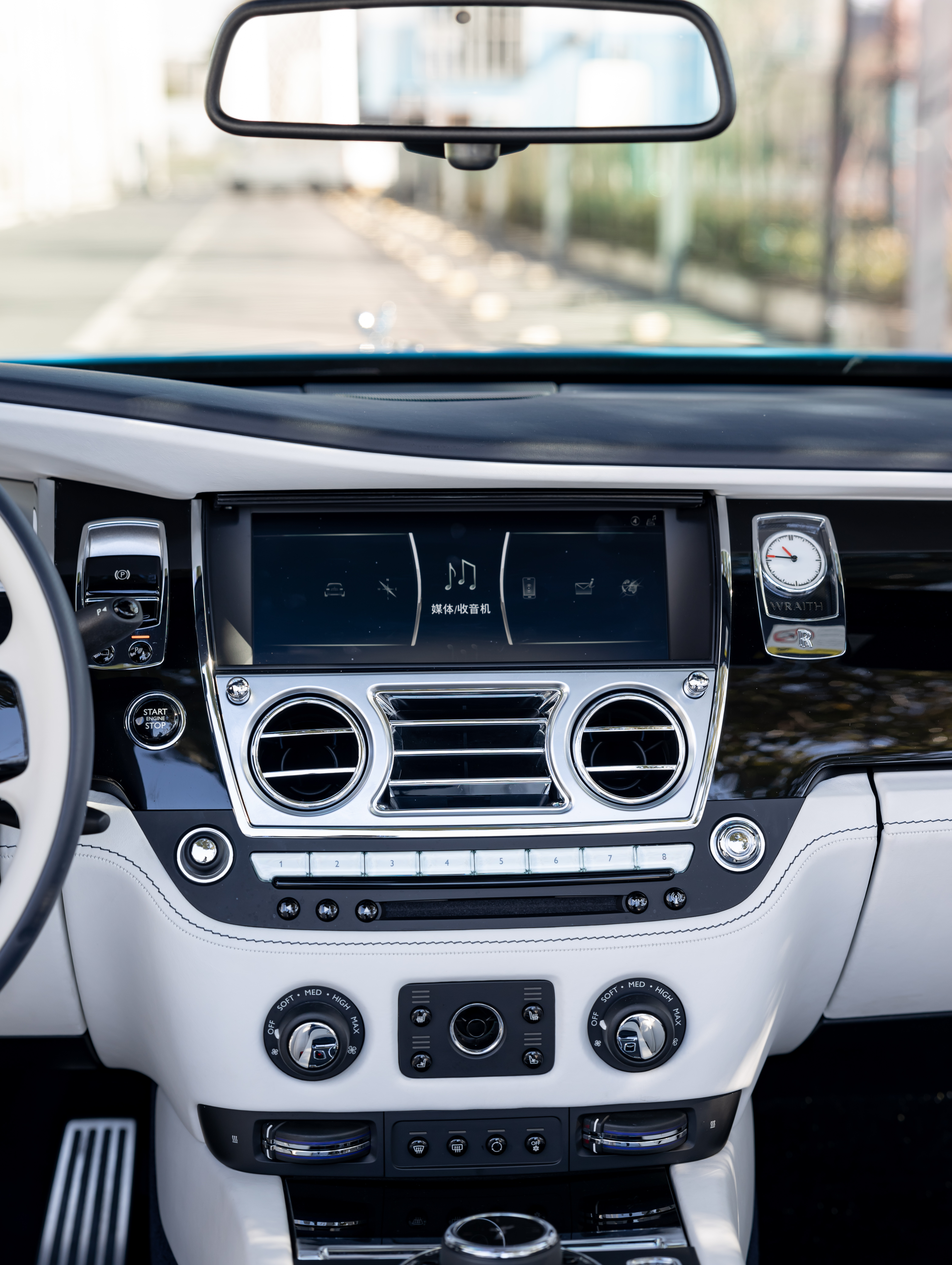 Rolls-Royce Dawn 2020 car image #15