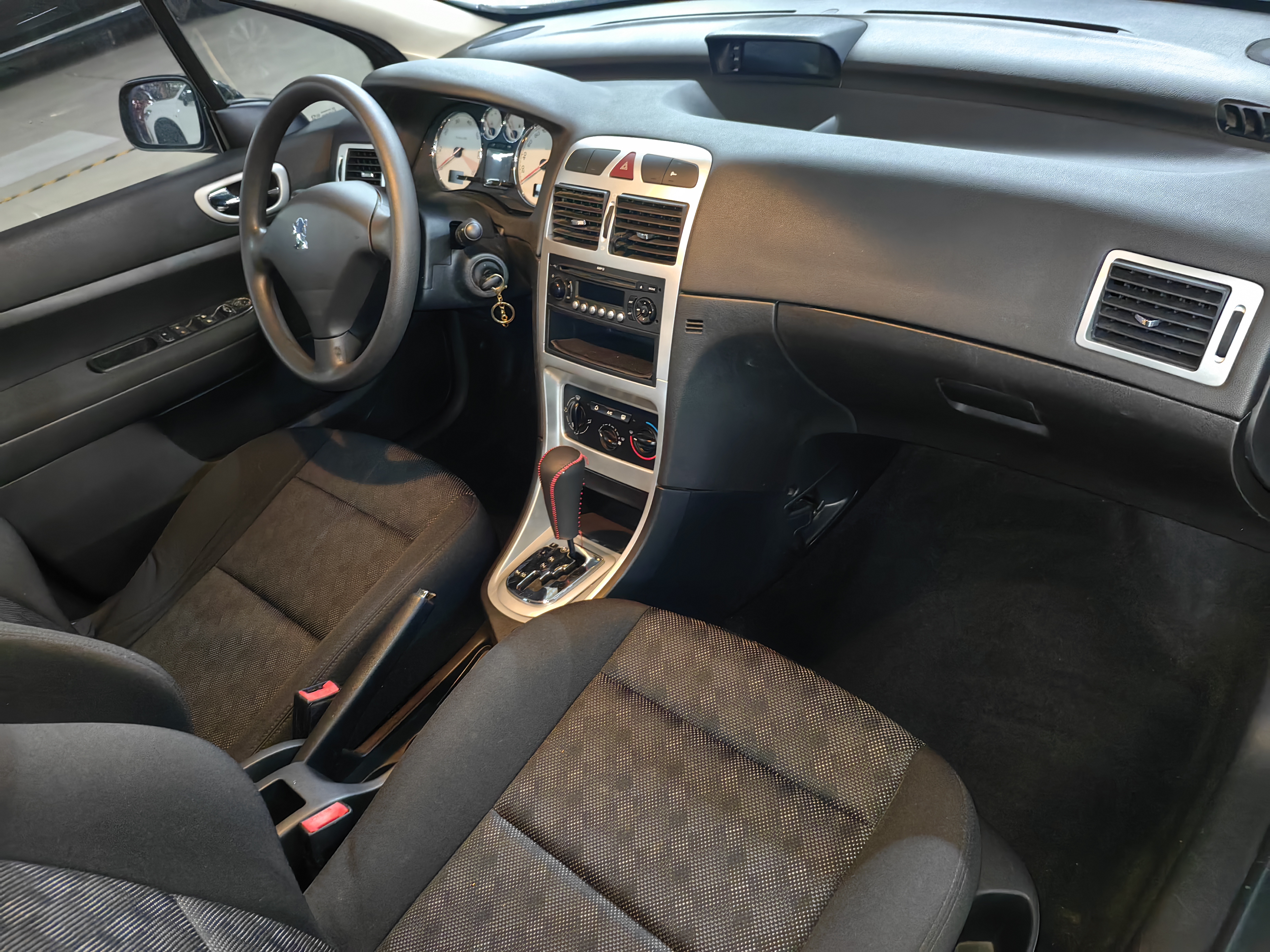 Peugeot 307 2011 car image #15