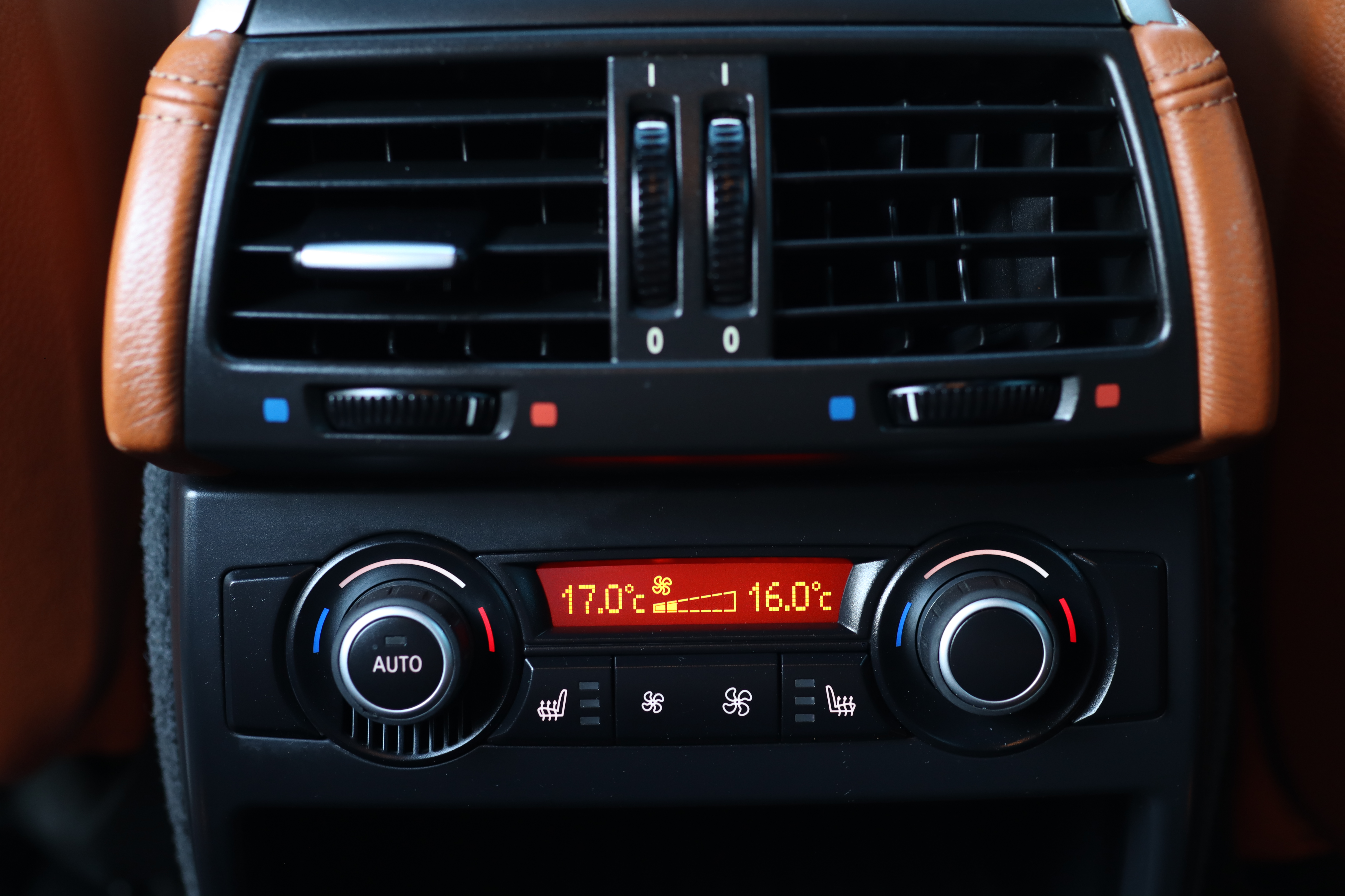 BMW X6 2012 car image #15