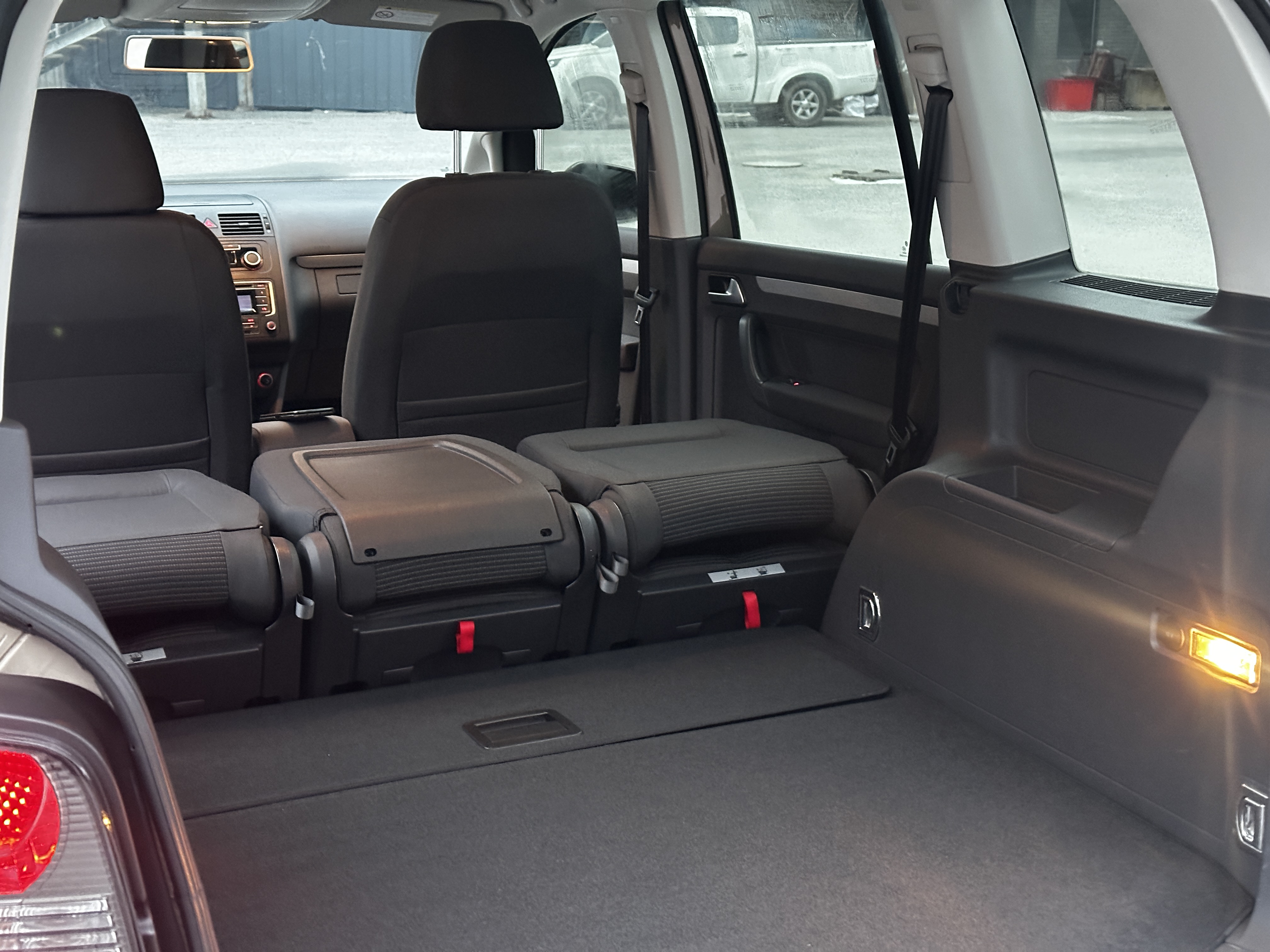 Volkswagen Touran 2015 immagine di auto #15