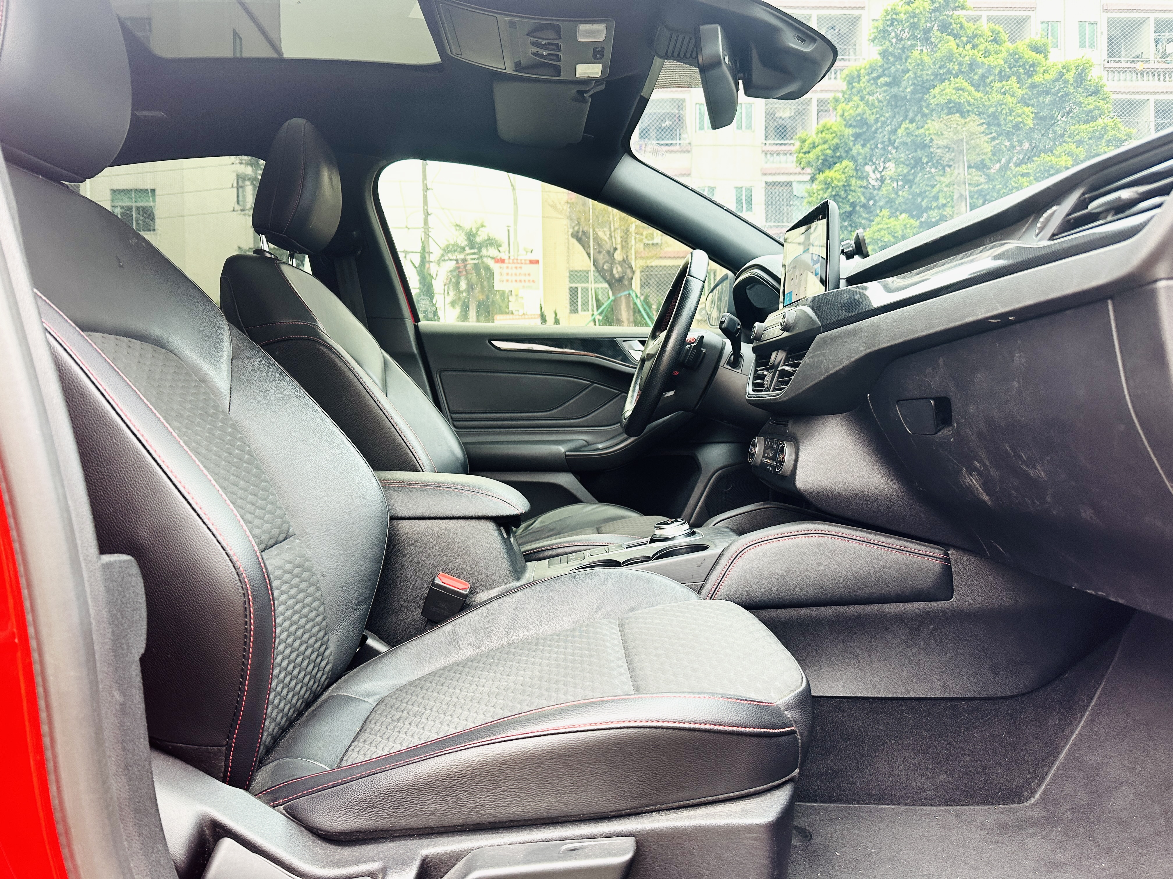 Ford Focus 2019 car image #15