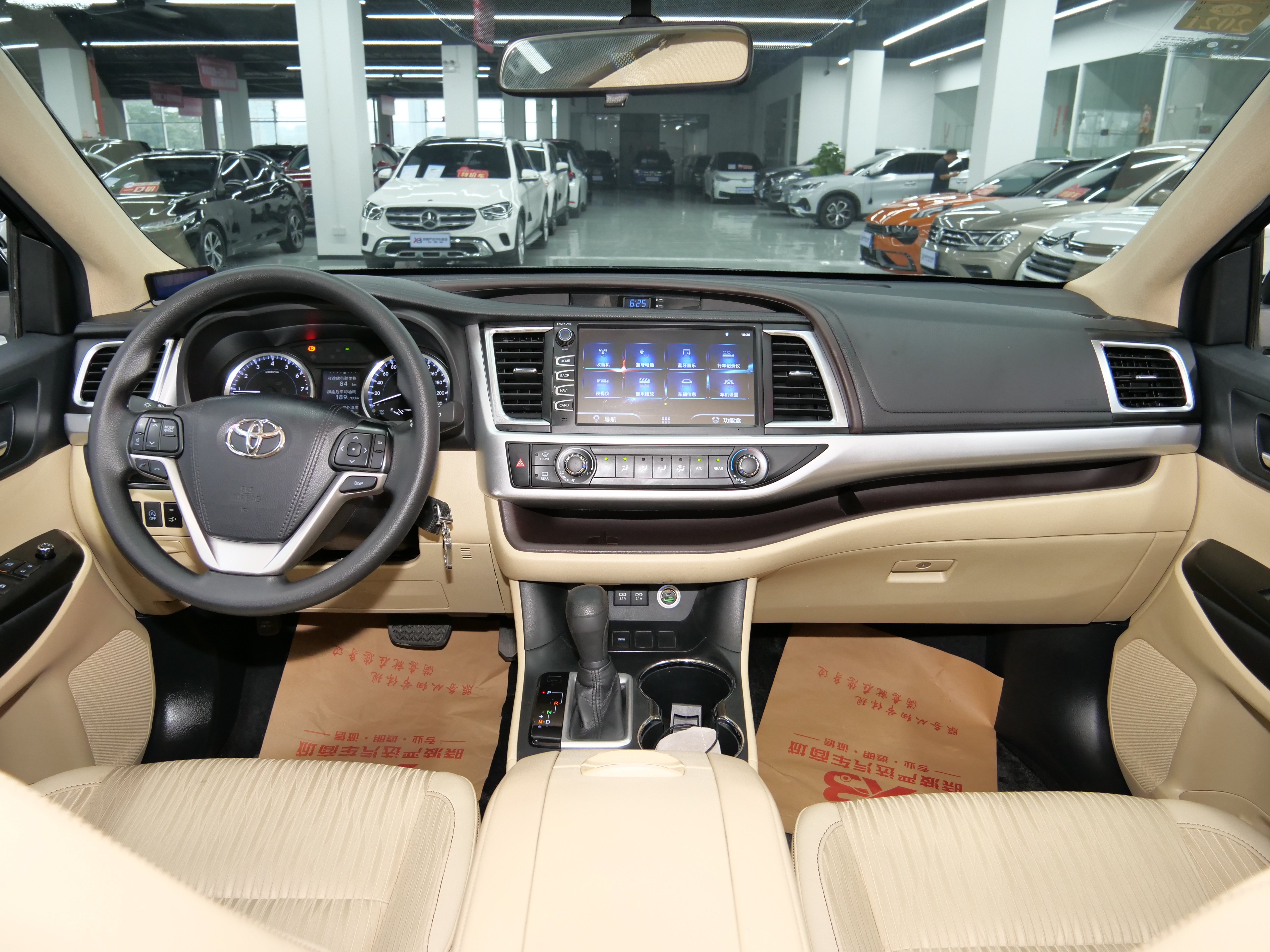 Toyota Highlander 2019 car image #15