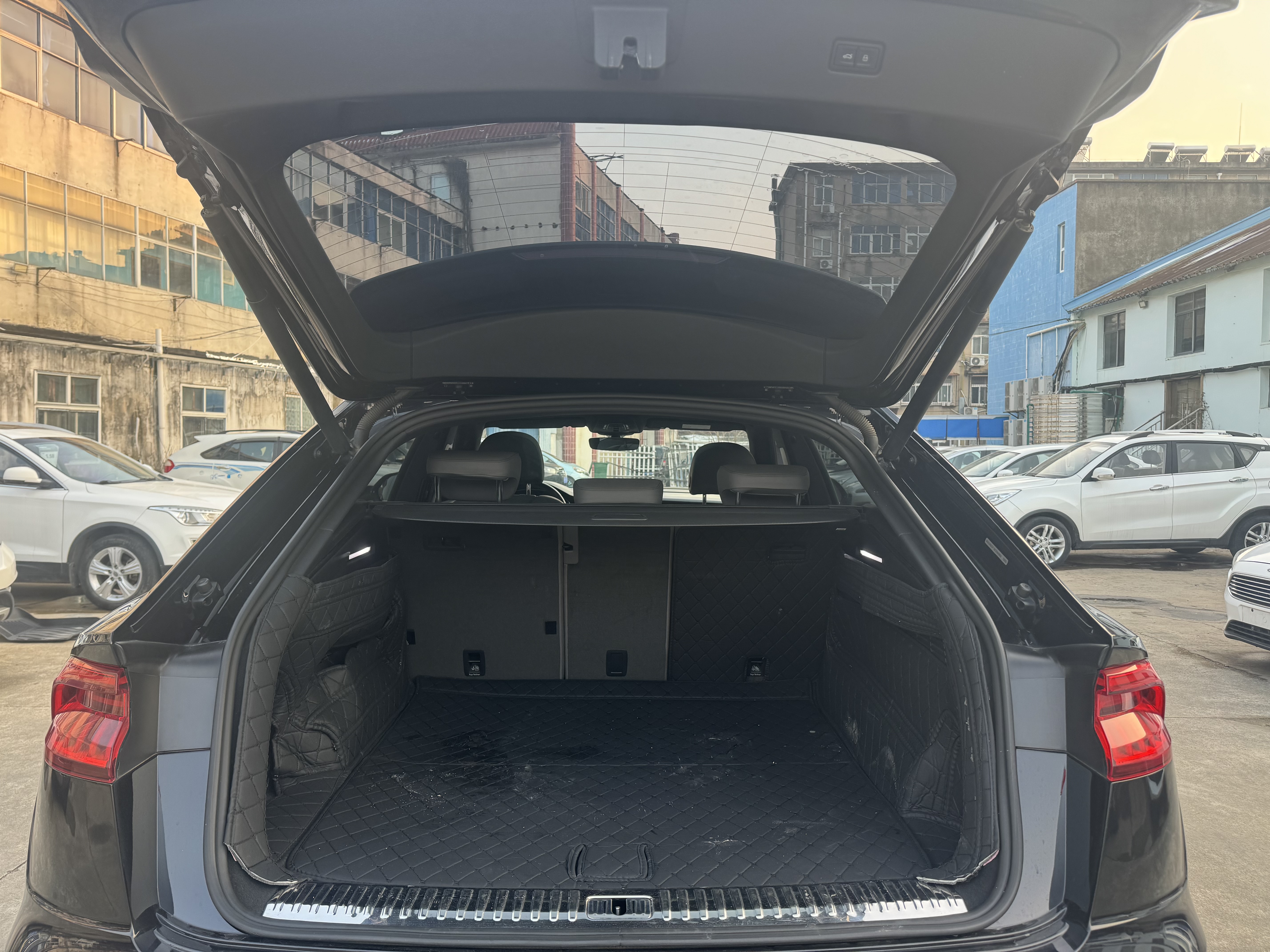 Audi Q8 2020 car image #15