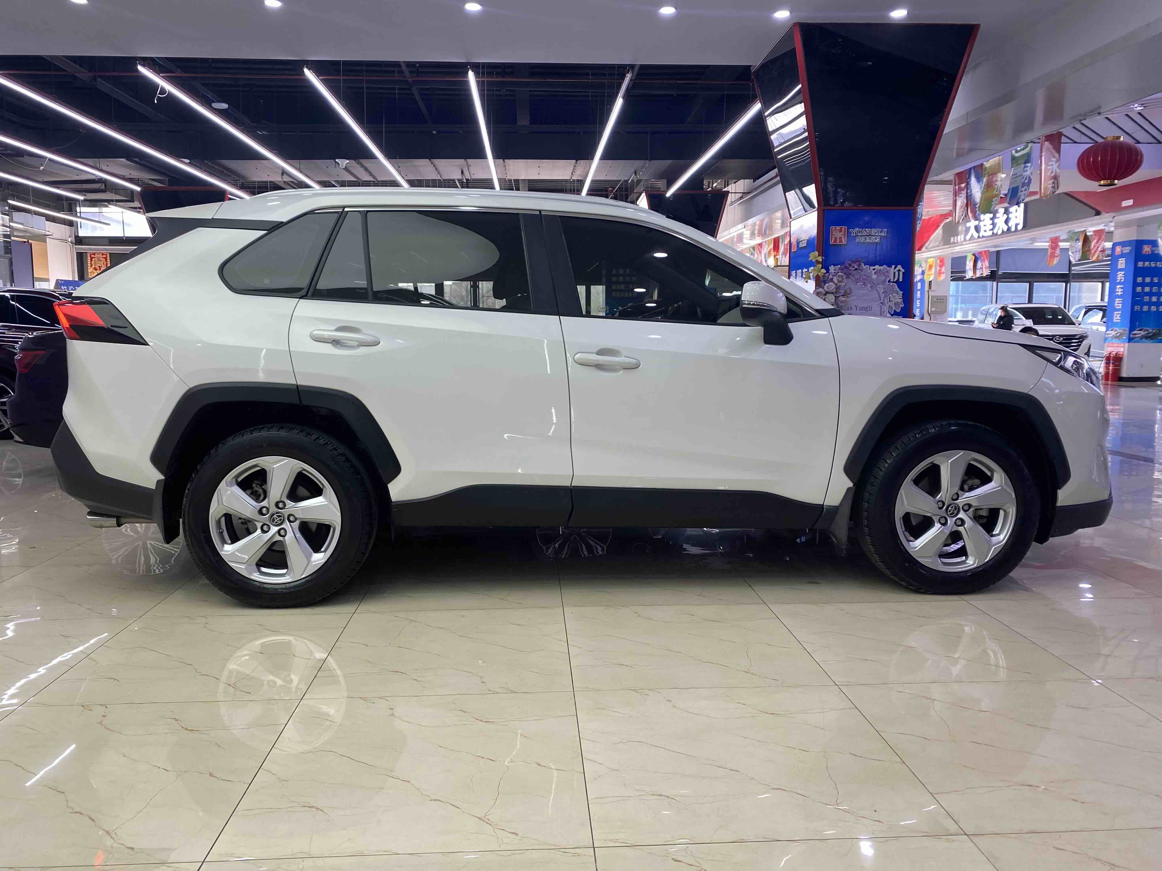 Toyota RAV4 2020 #15 Toyota RAV4 2020 immagine di auto #15