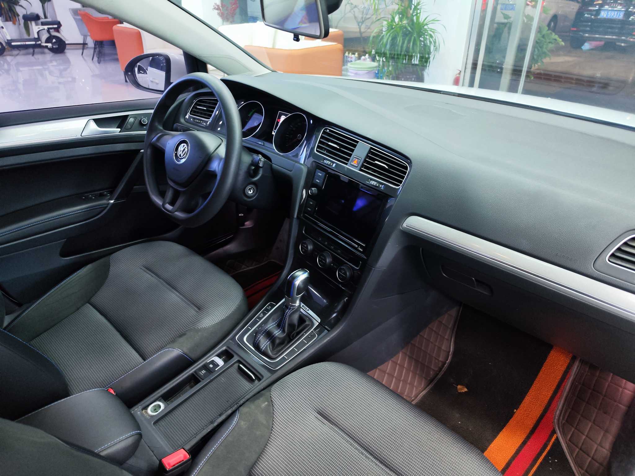 Volkswagen Golf Pure Electric 2020 car image #15