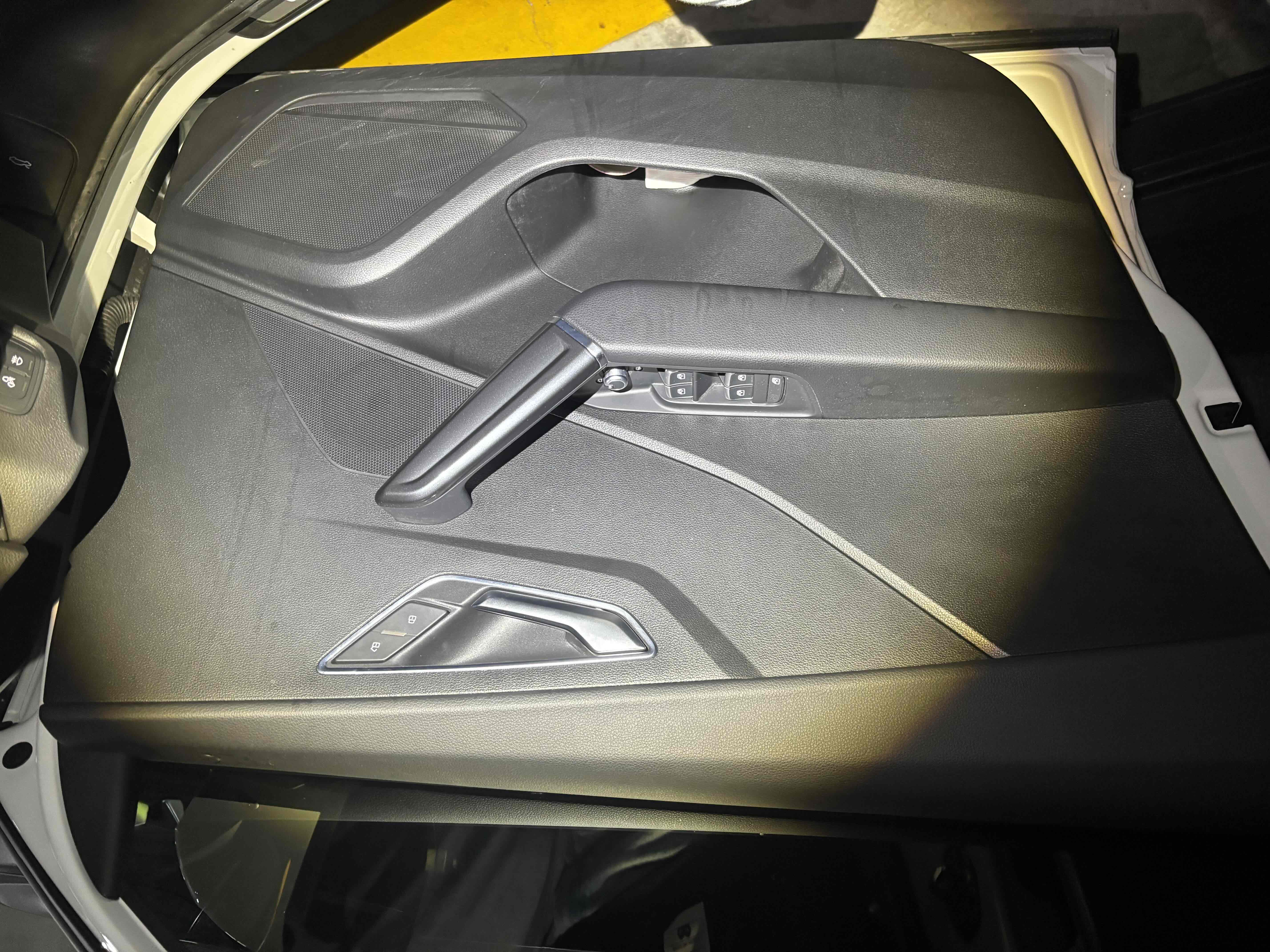 Audi Q2L e-tron 2021 car image #15