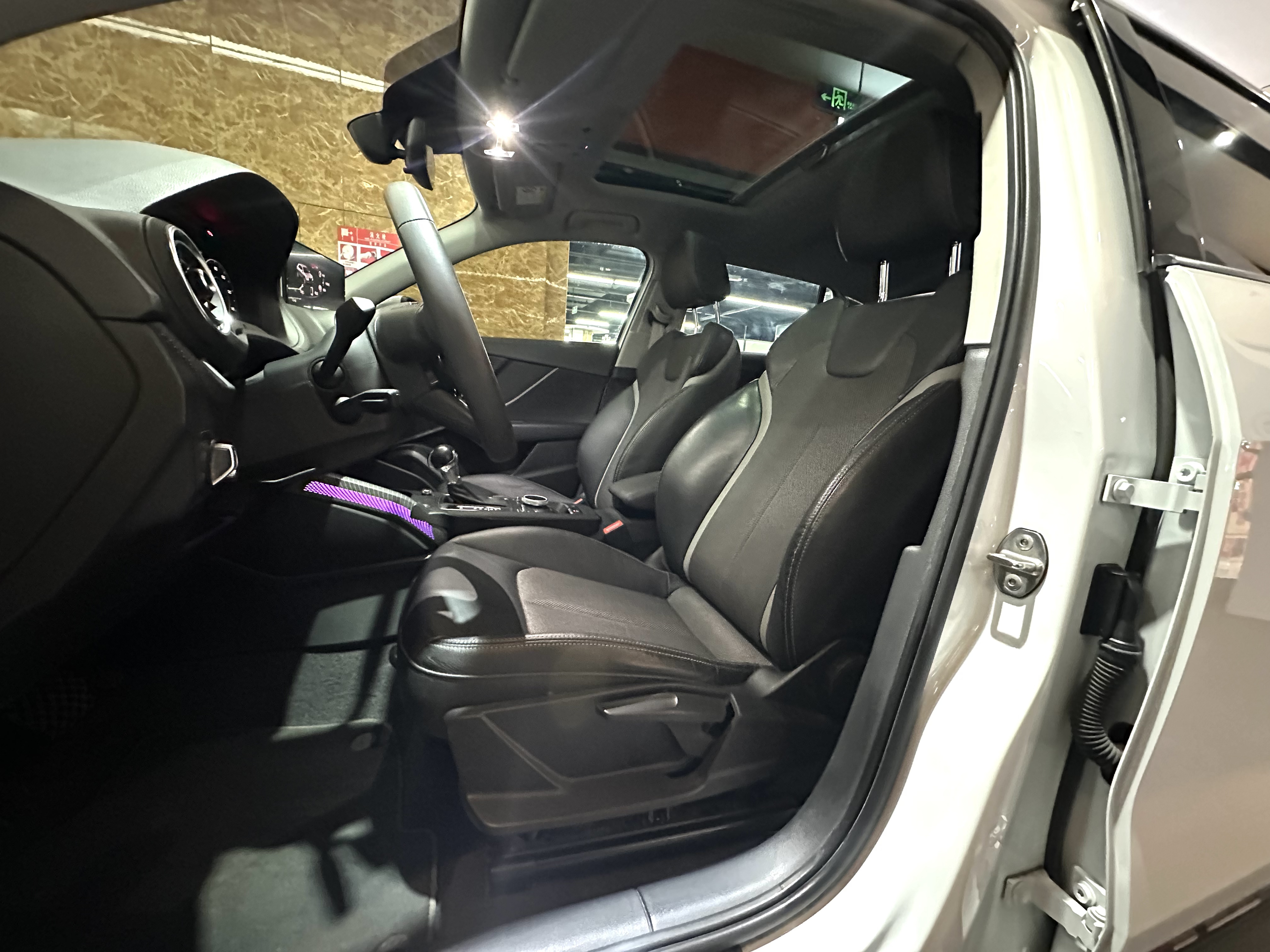 Audi Q2L e-tron 2021 imagen de coche #15