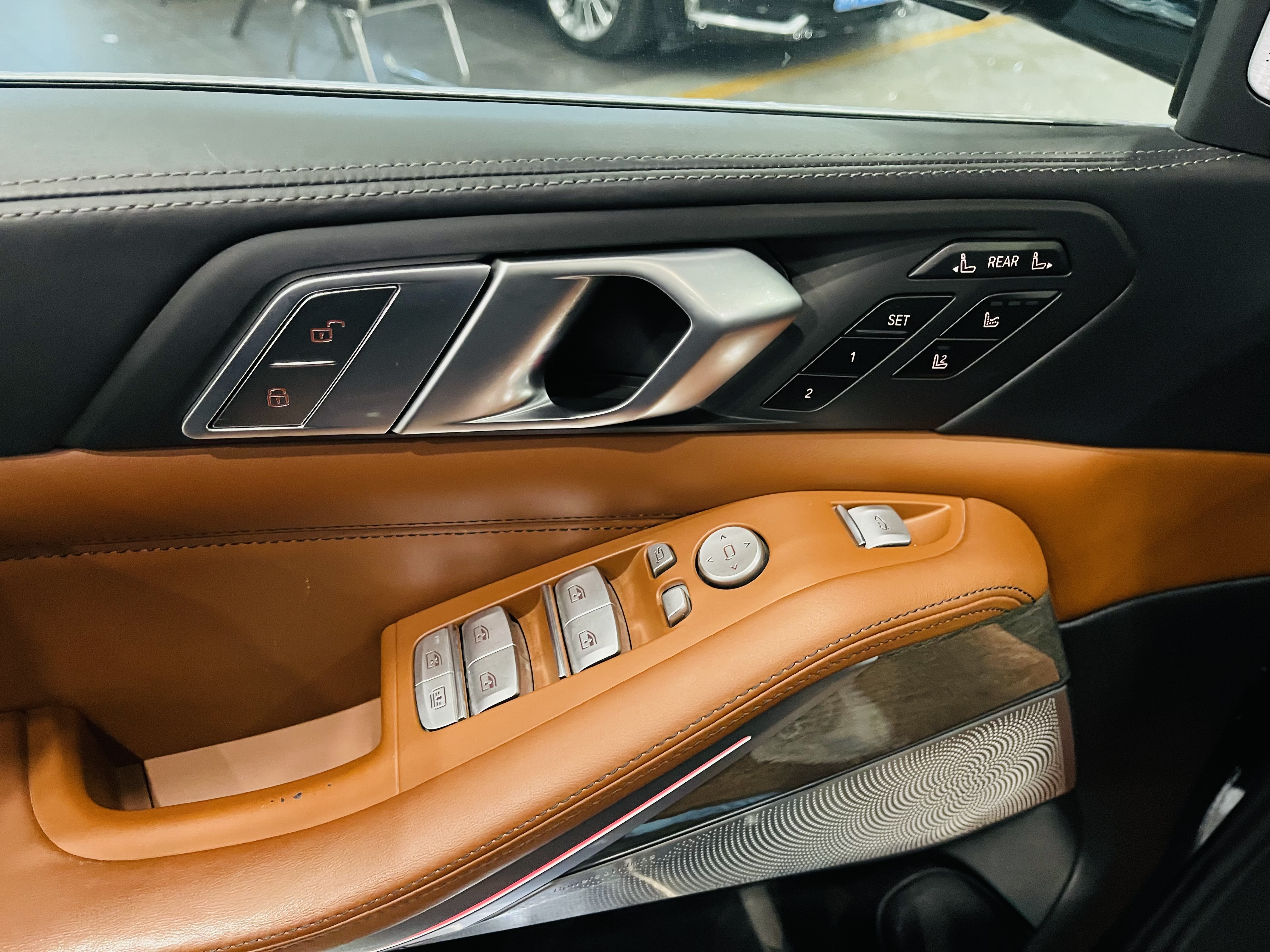 BMW X7 2020 car image #15