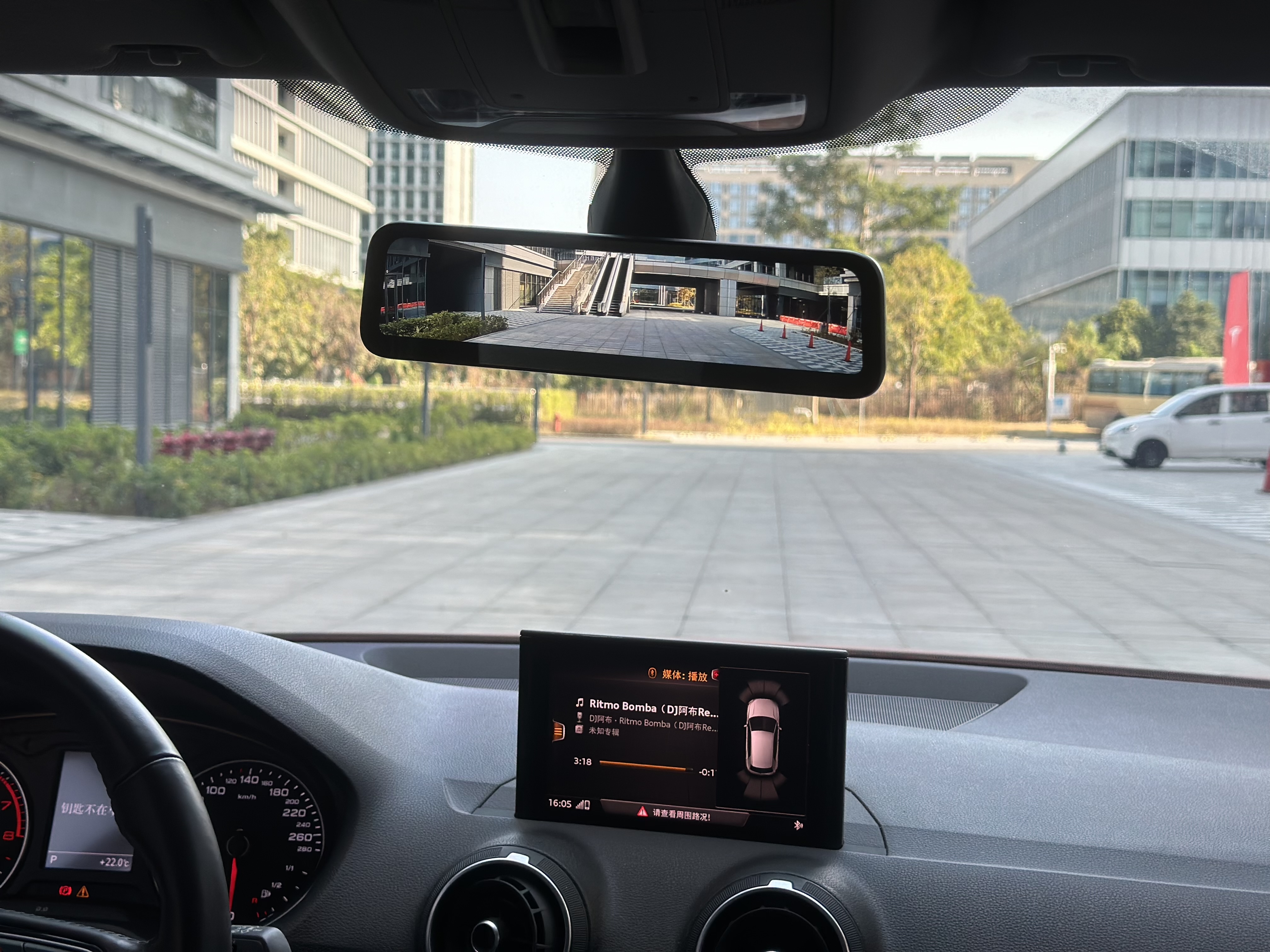 Q2L 2020 car image #15