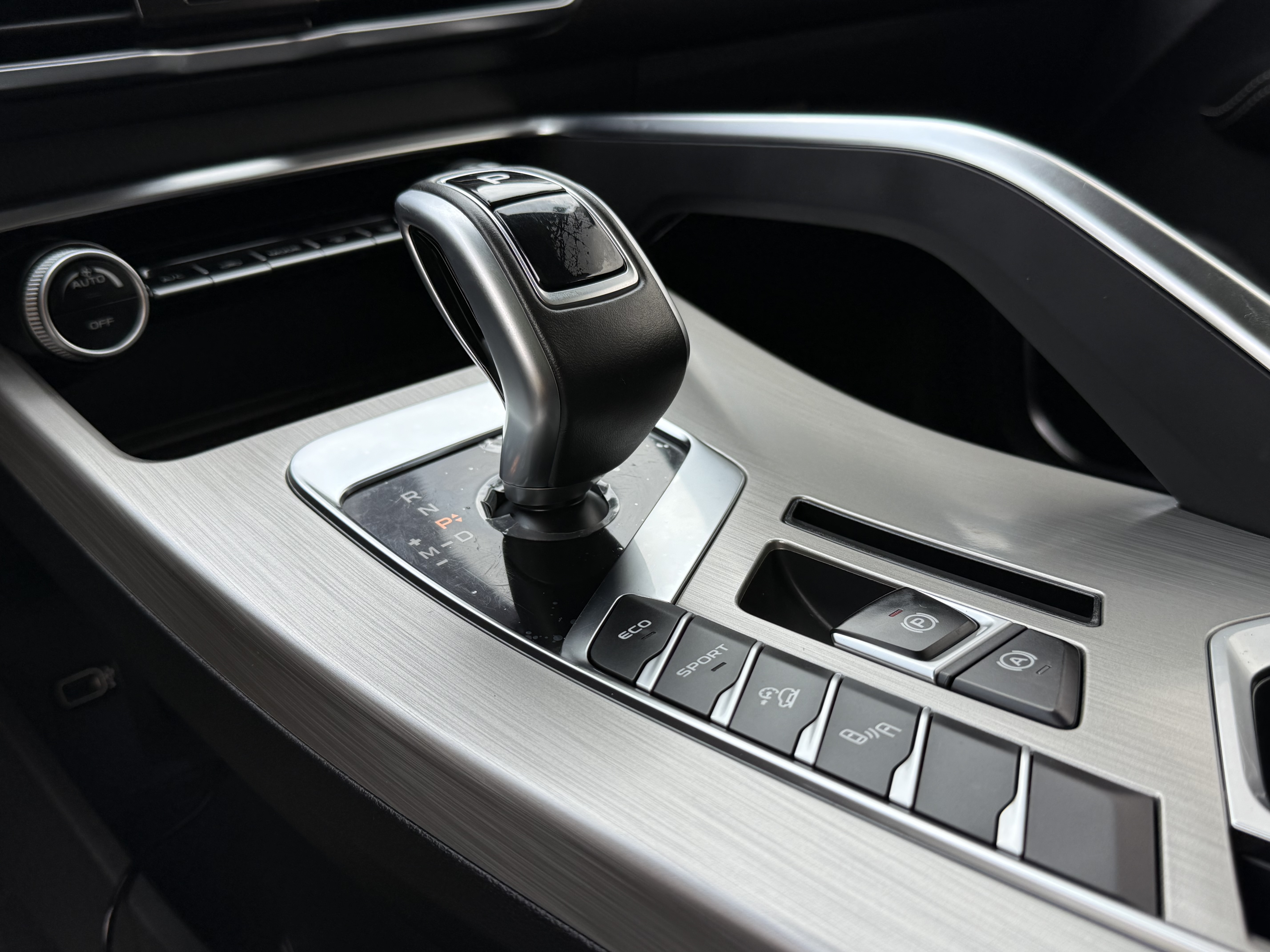 GEELY 2020 #15 GEELY 2020 car image #15