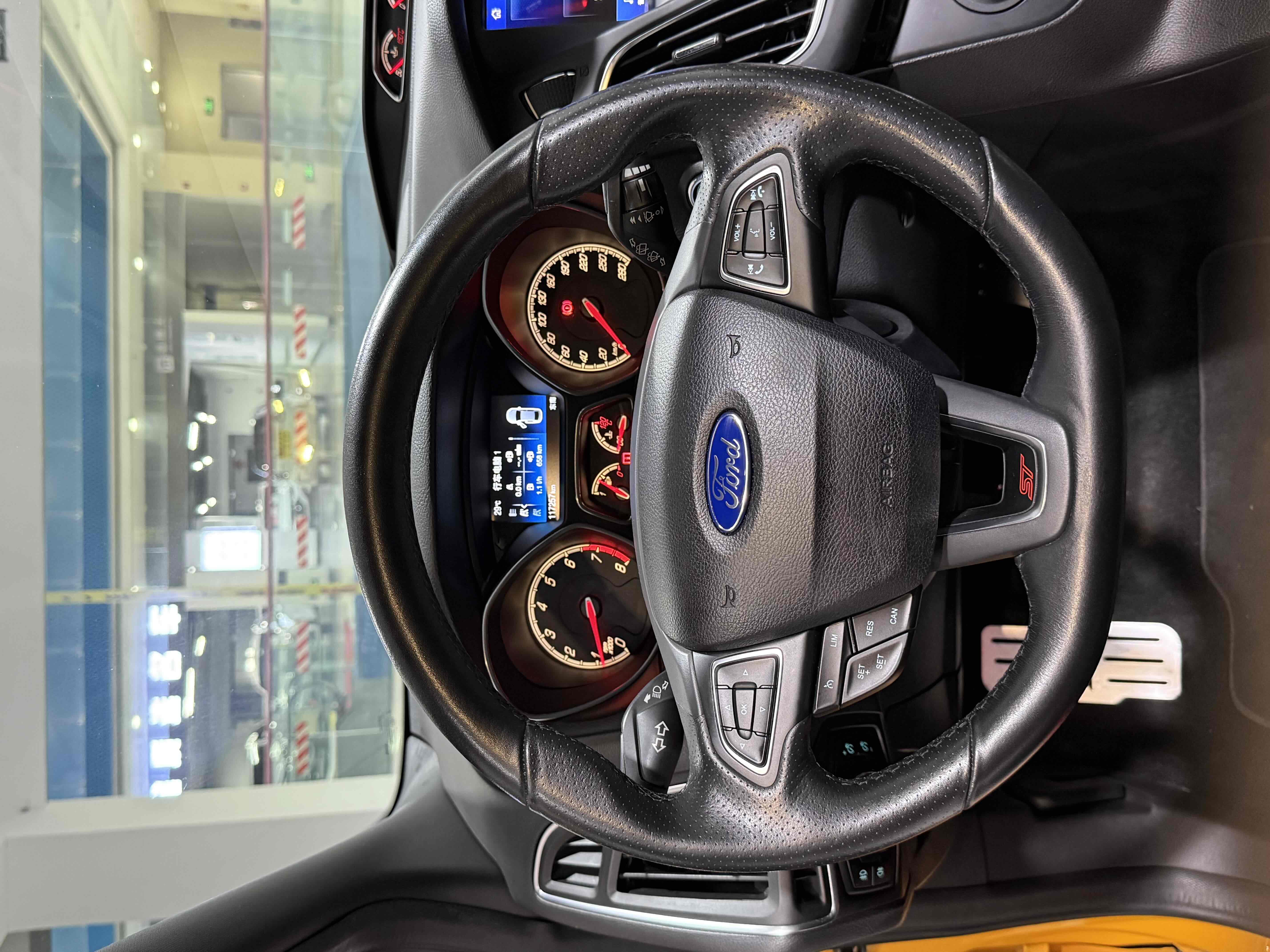 Ford Focus (Imported) 2013 صورة سيارة #15