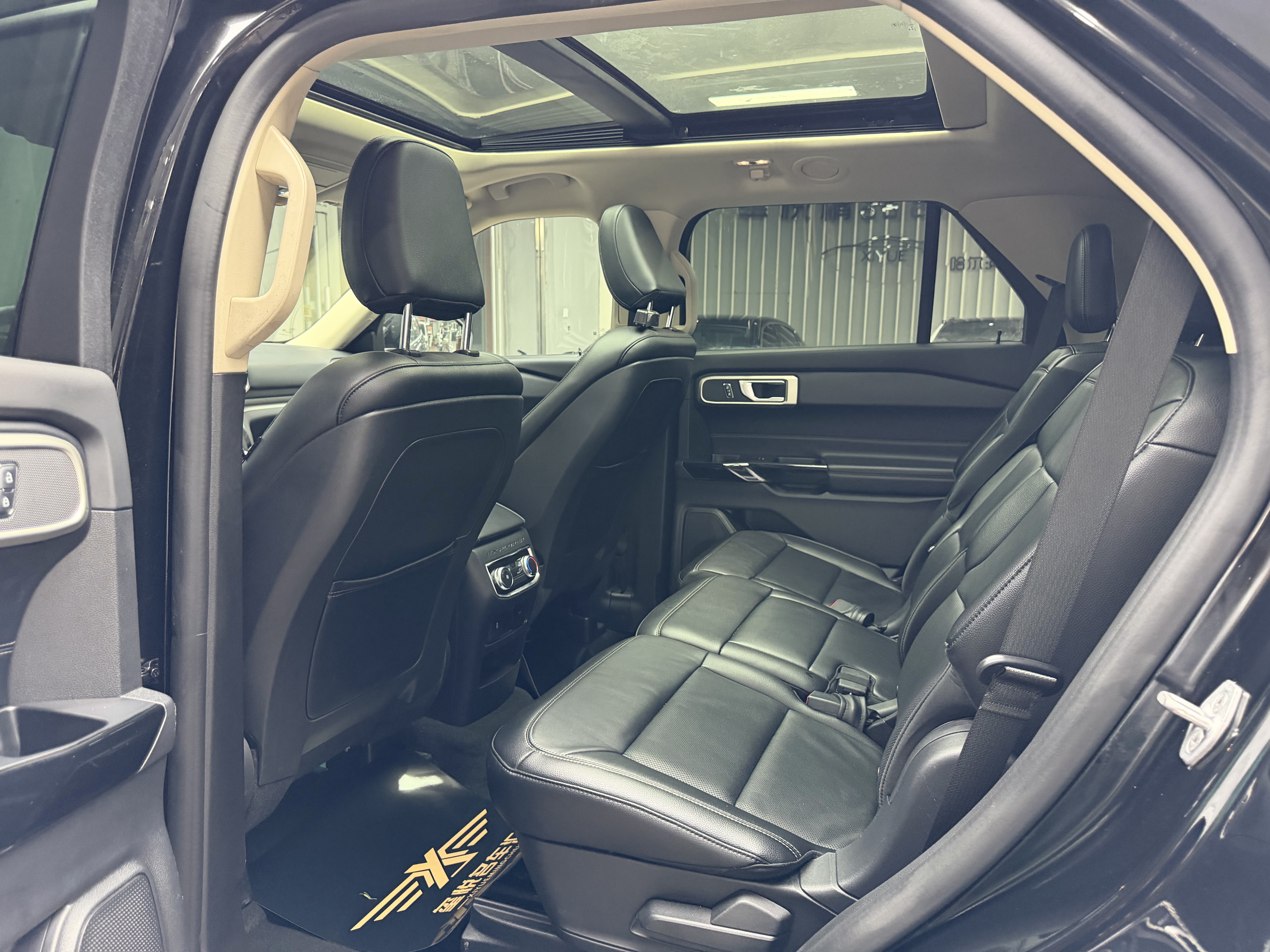 Ford Explorer 2022 car image #15