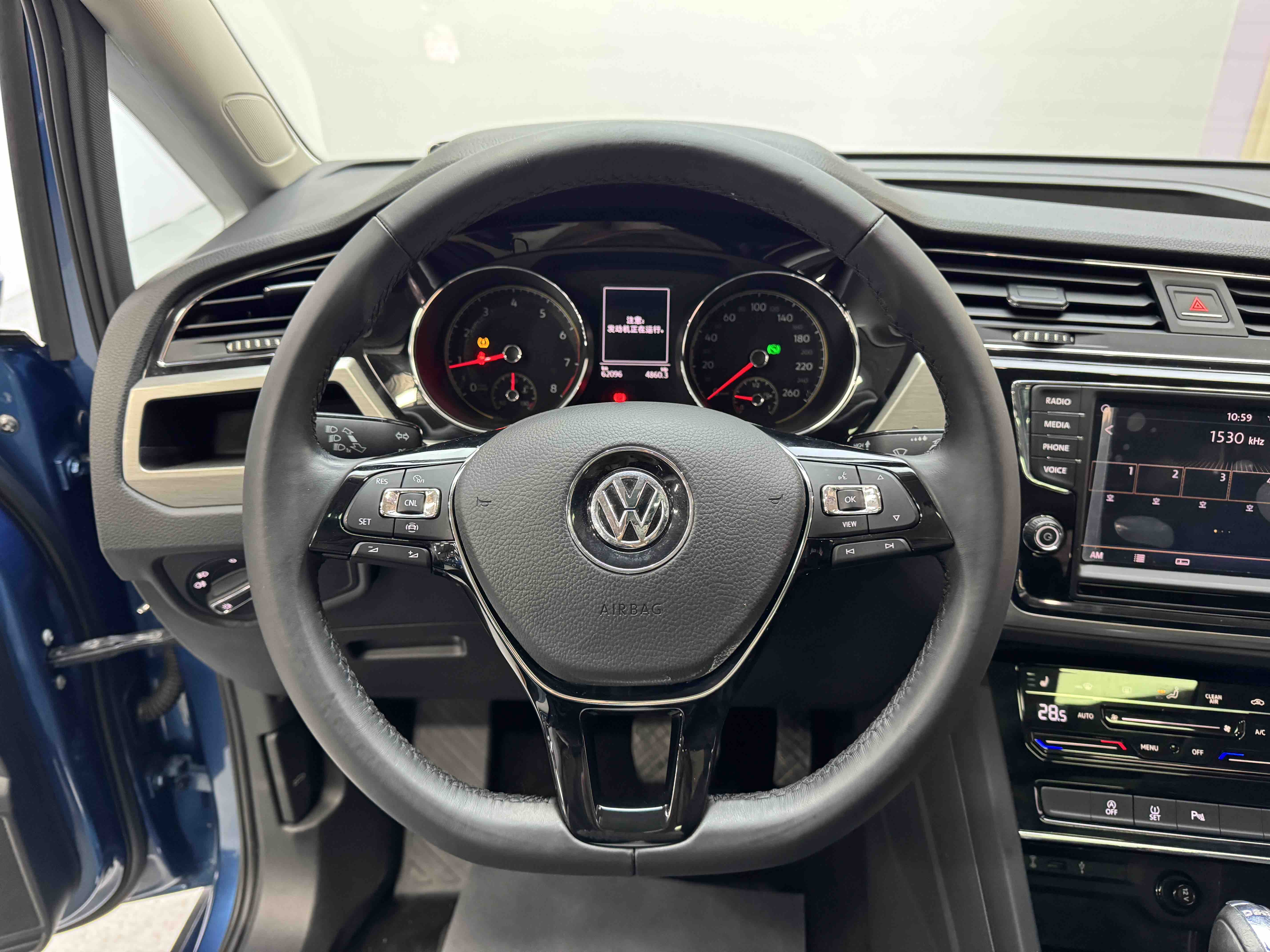 Volkswagen Touran 2021 car image #15