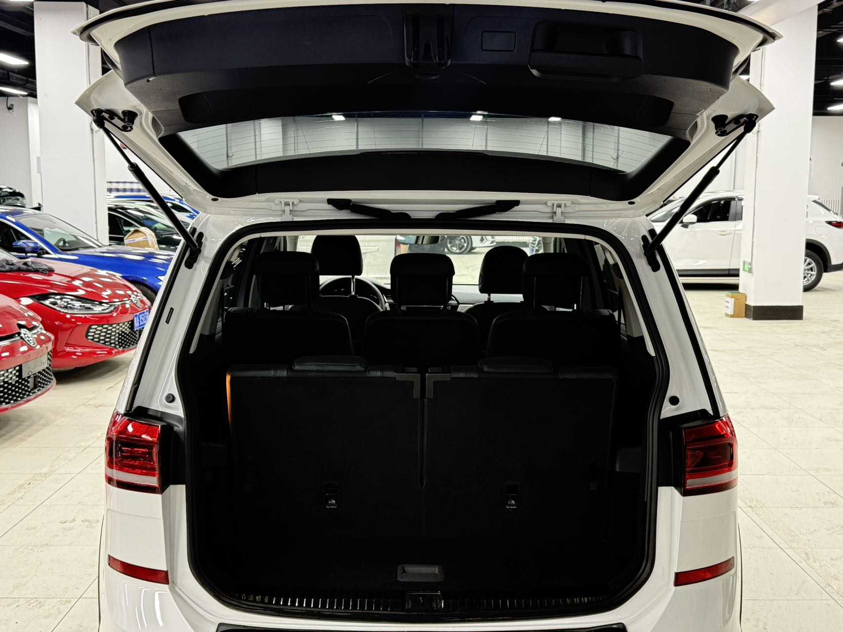 Volkswagen Touran 2022 car image #15