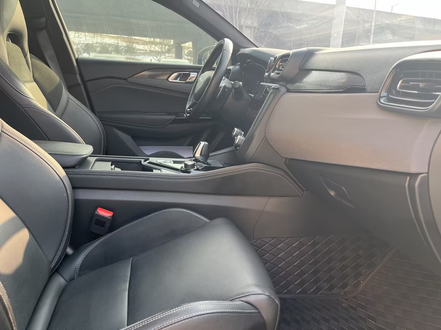 Lynk & Co 03 2020 car image #15