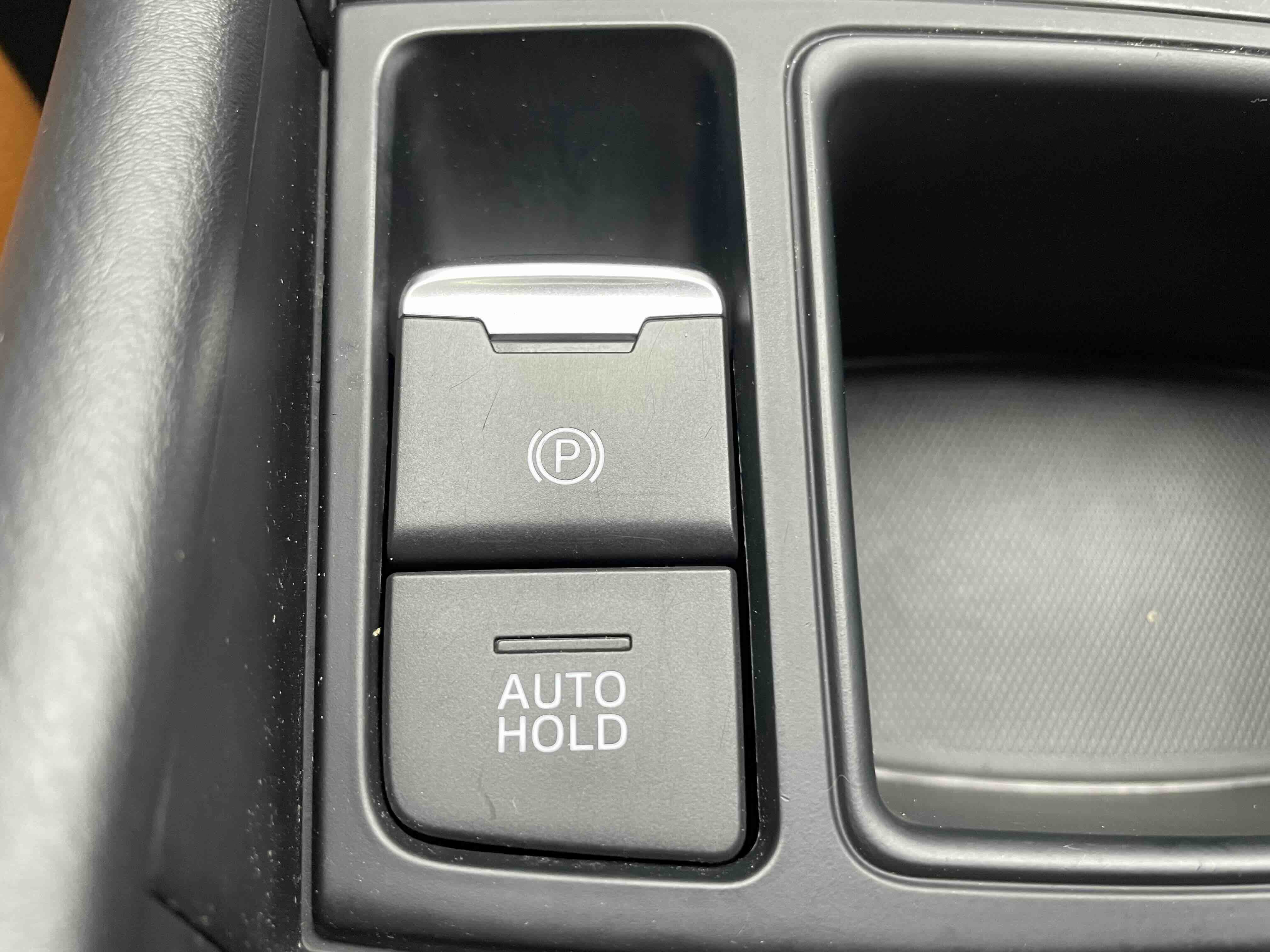 Mazda CX-4 2023 car image #15