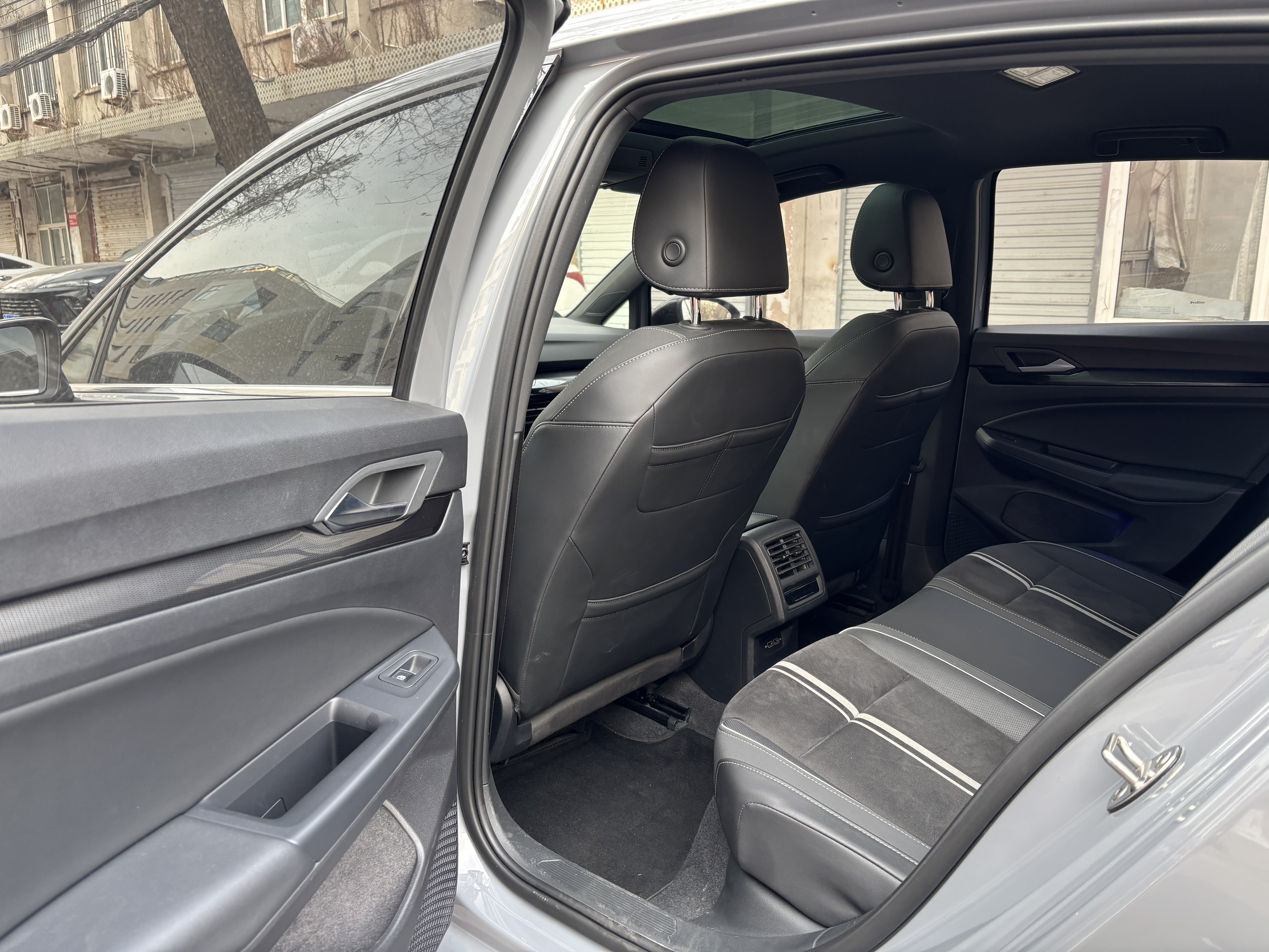 Volkswagen Golf 2022 car image #15