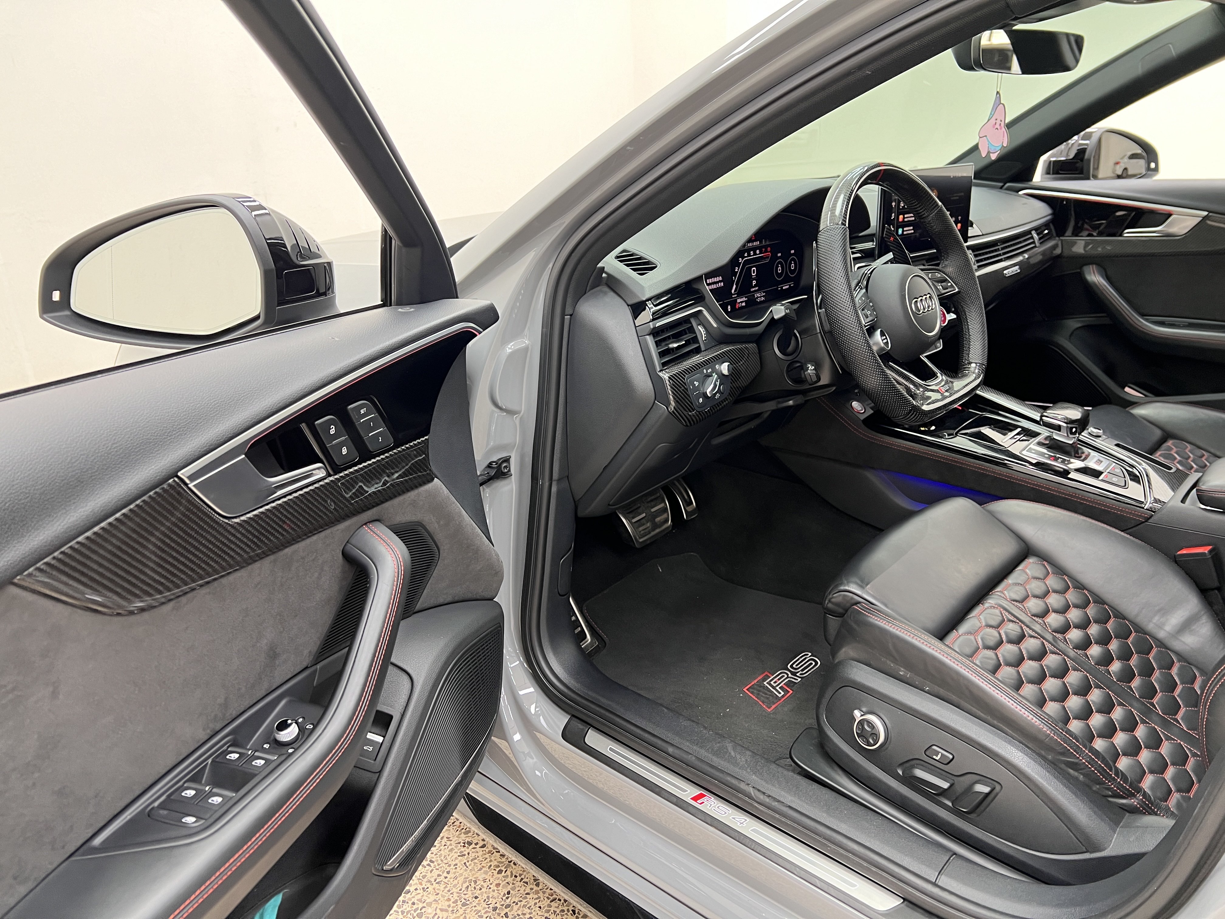 Audi RS 4 2021 car image #15