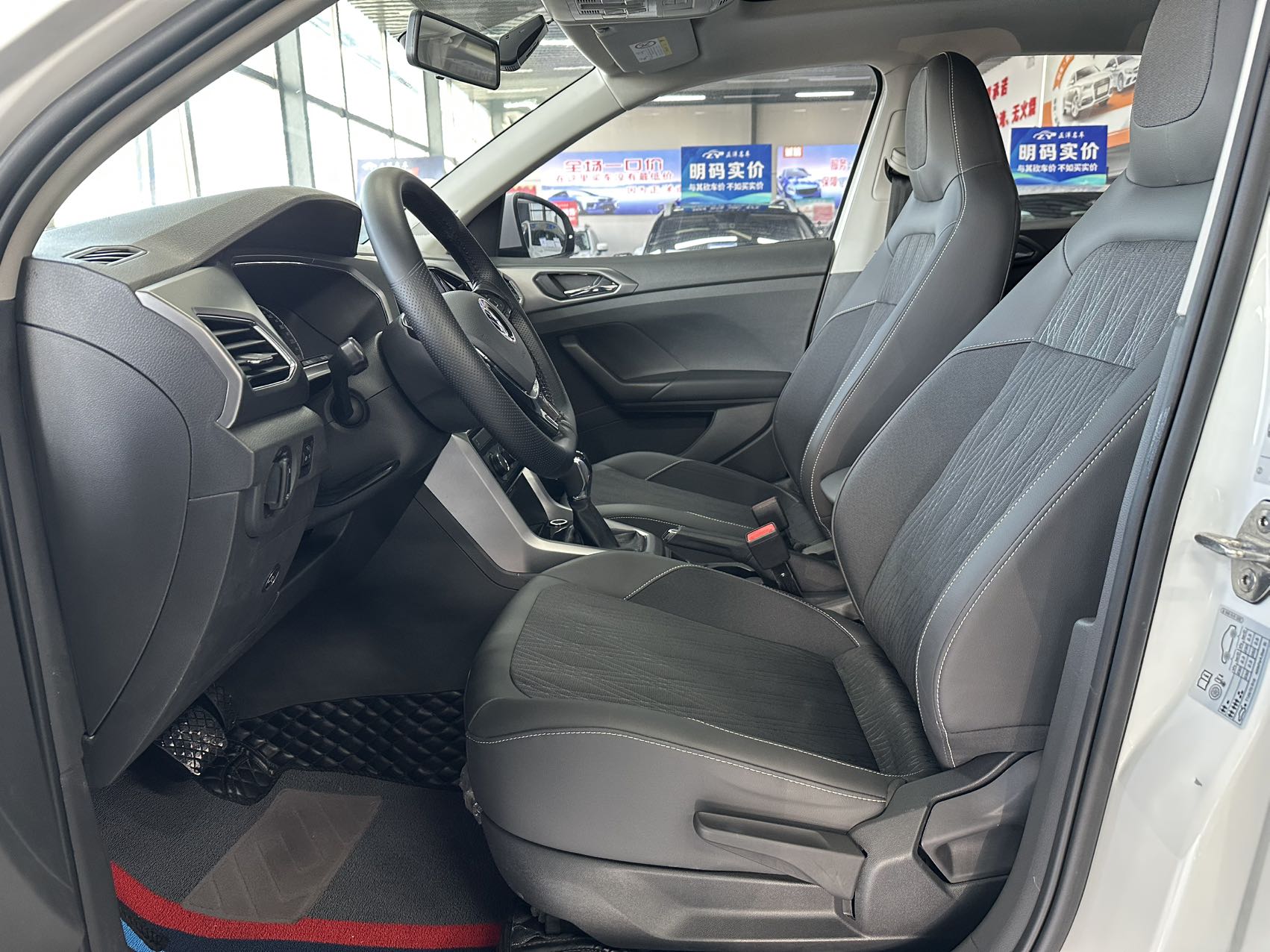 Volkswagen T-Cross 2021 #15 Volkswagen T-Cross 2021 car image #15