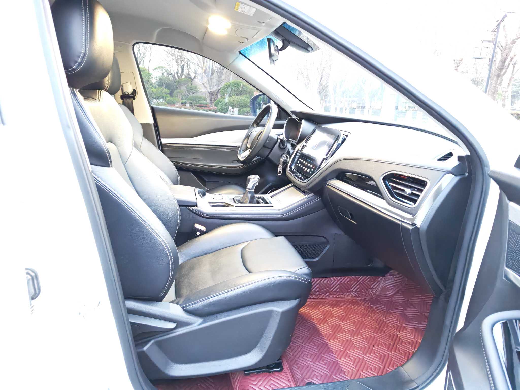 X70 2021 car image #15