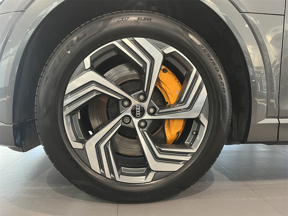 Audi e-tron 2023 #15 Audi e-tron 2023 car image #15