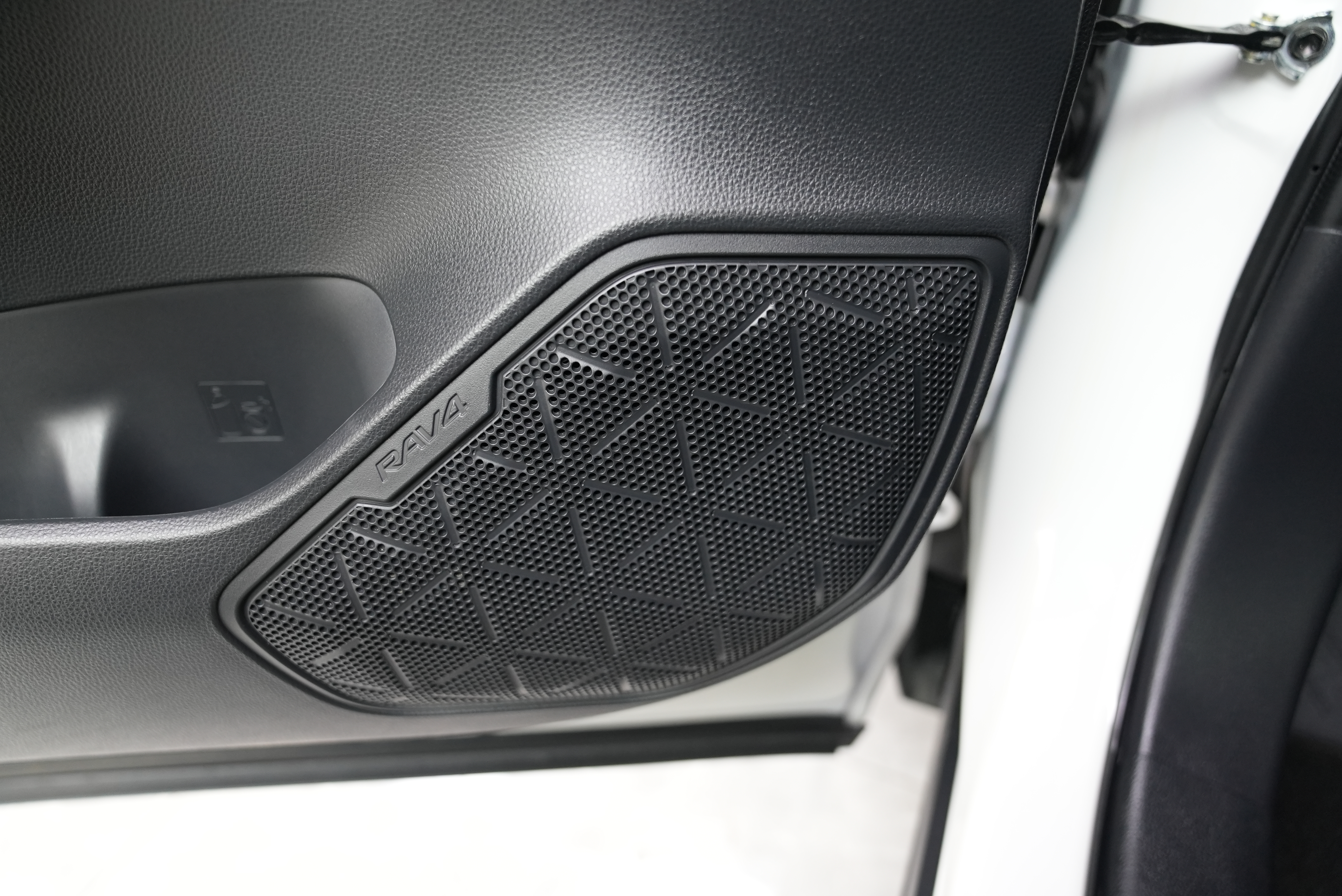 Toyota RAV4 Hybird E+ 2021 immagine di auto #15