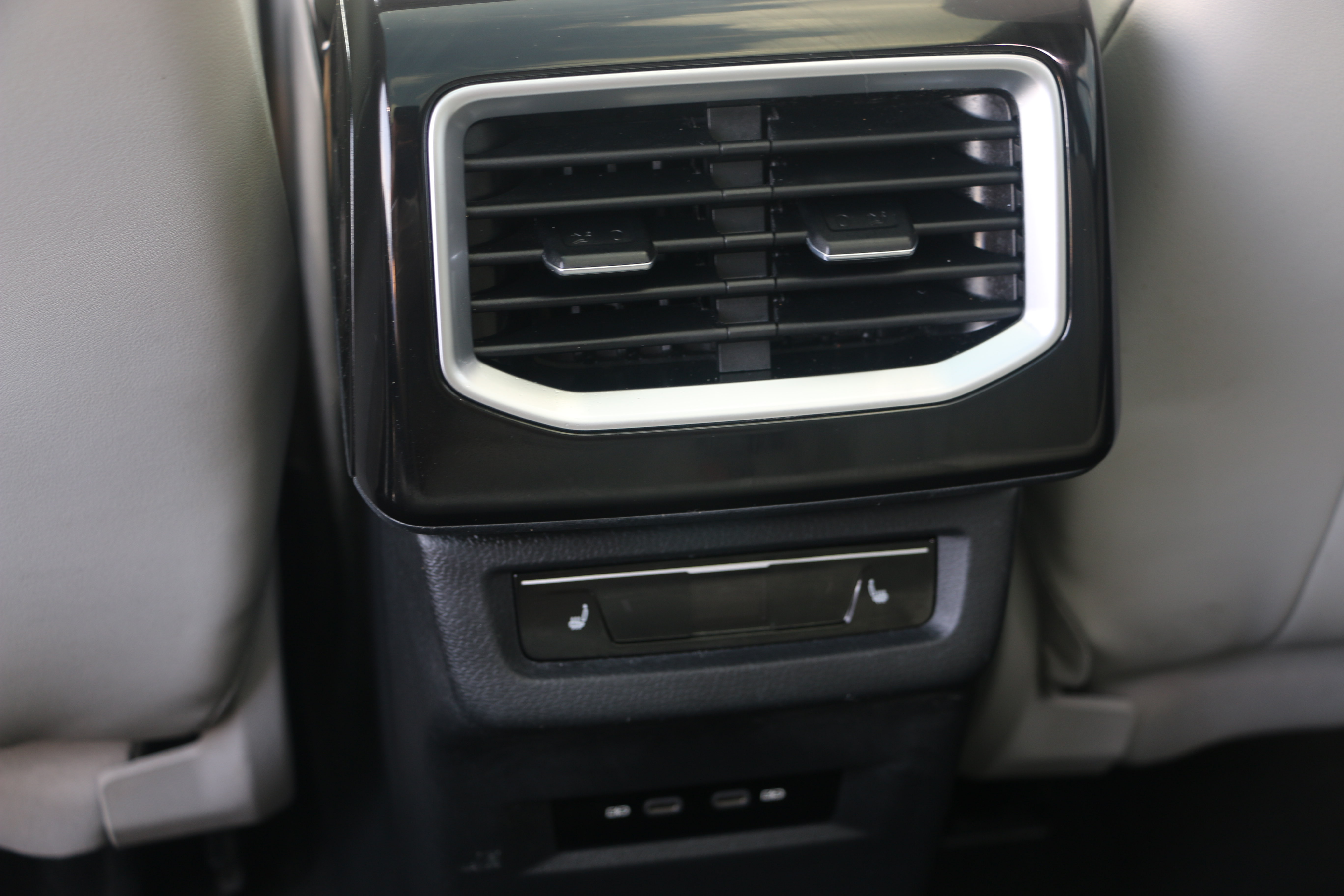 Volkswagen ID.6 X 2022 #15 Volkswagen ID.6 X 2022 car image #15