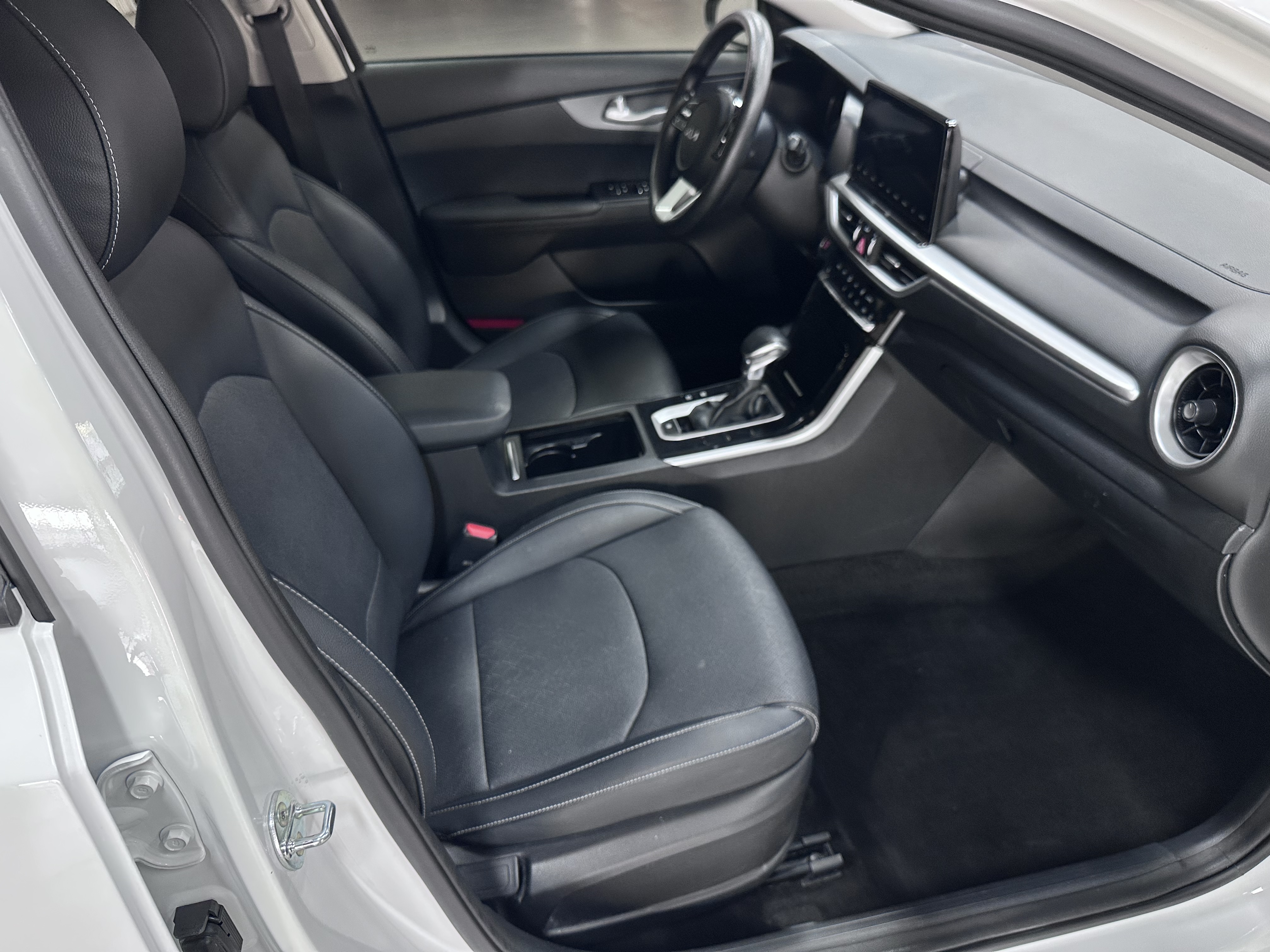 起亚 起亚K3 2023 汽车图片 #15