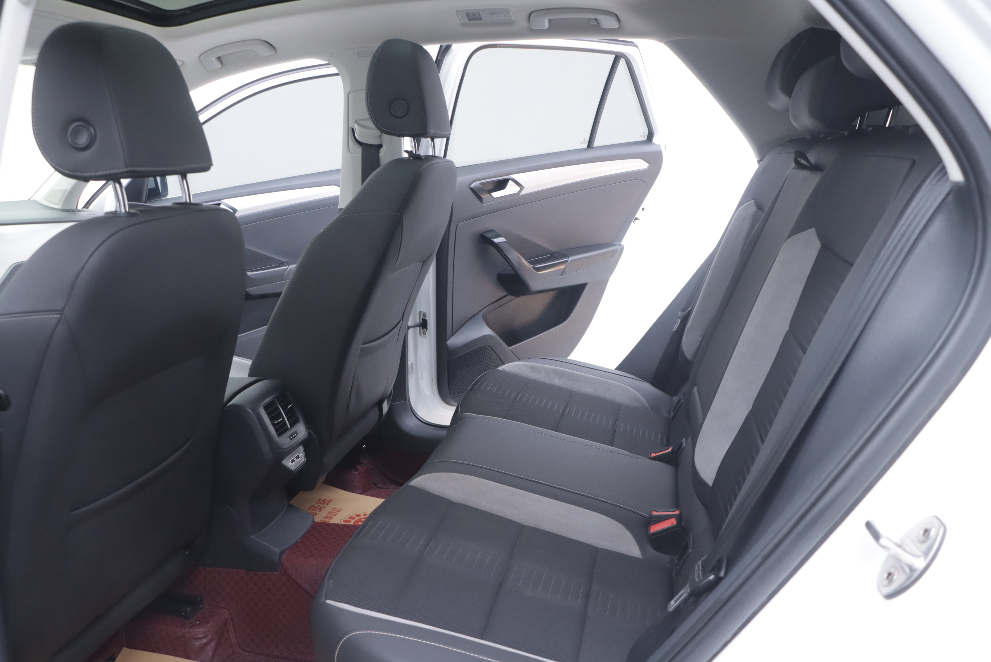 Volkswagen T-Roc 2021 car image #15