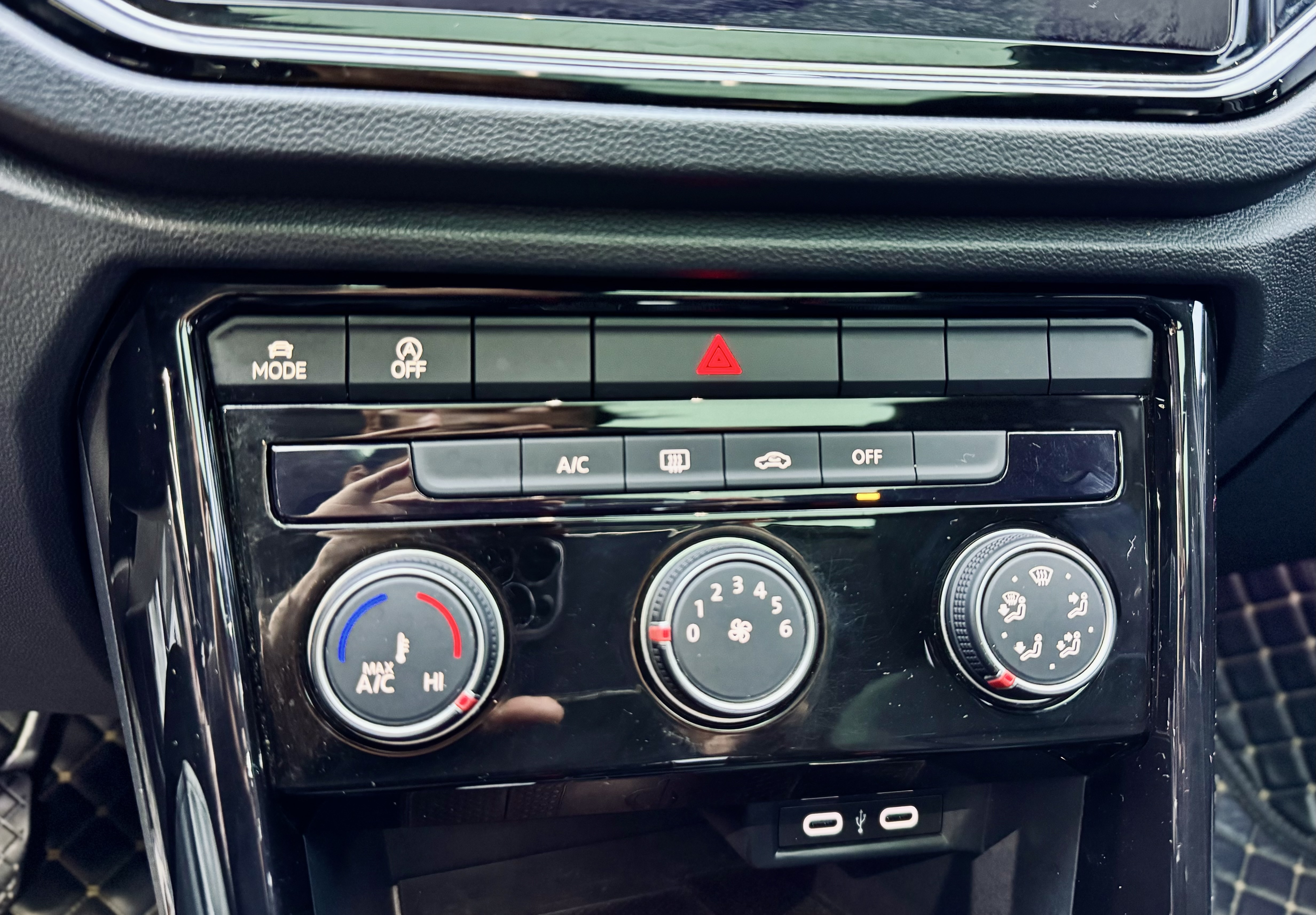 Volkswagen T-Roc 2022 car image #15