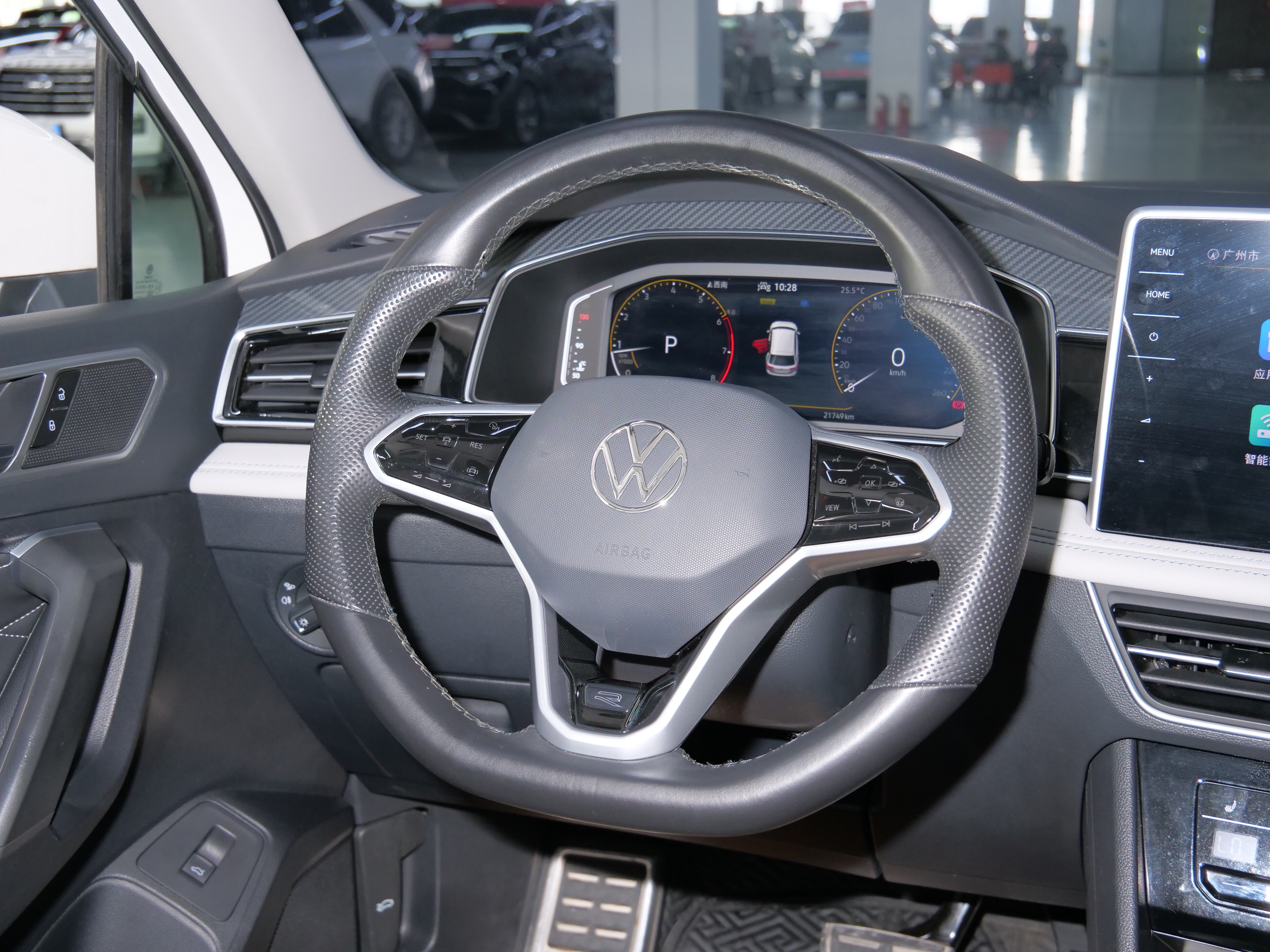 Volkswagen Tiguan L 2022 car image #15