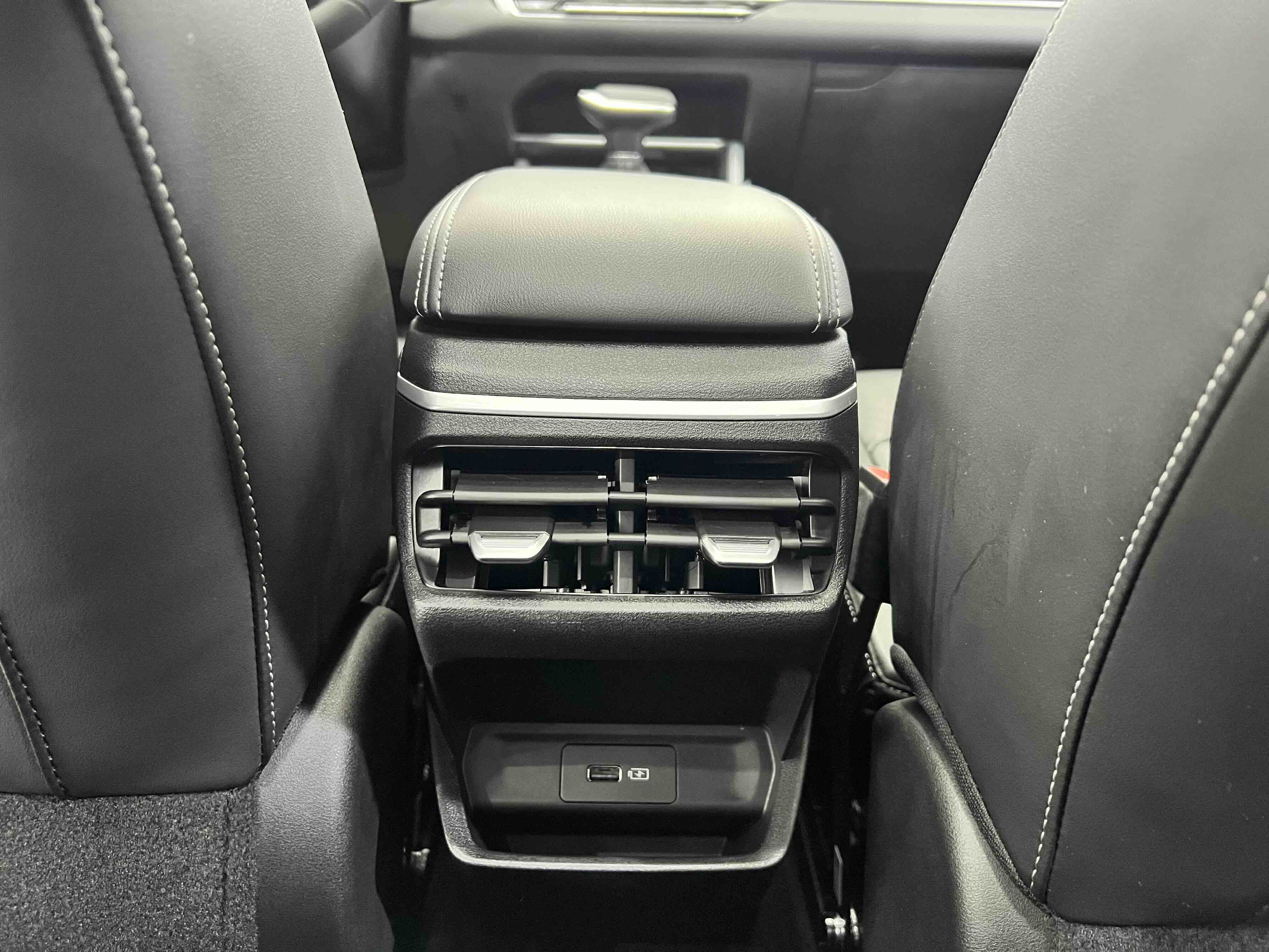 GEELY Emgrand 2022 #15 GEELY Emgrand 2022 car image #15