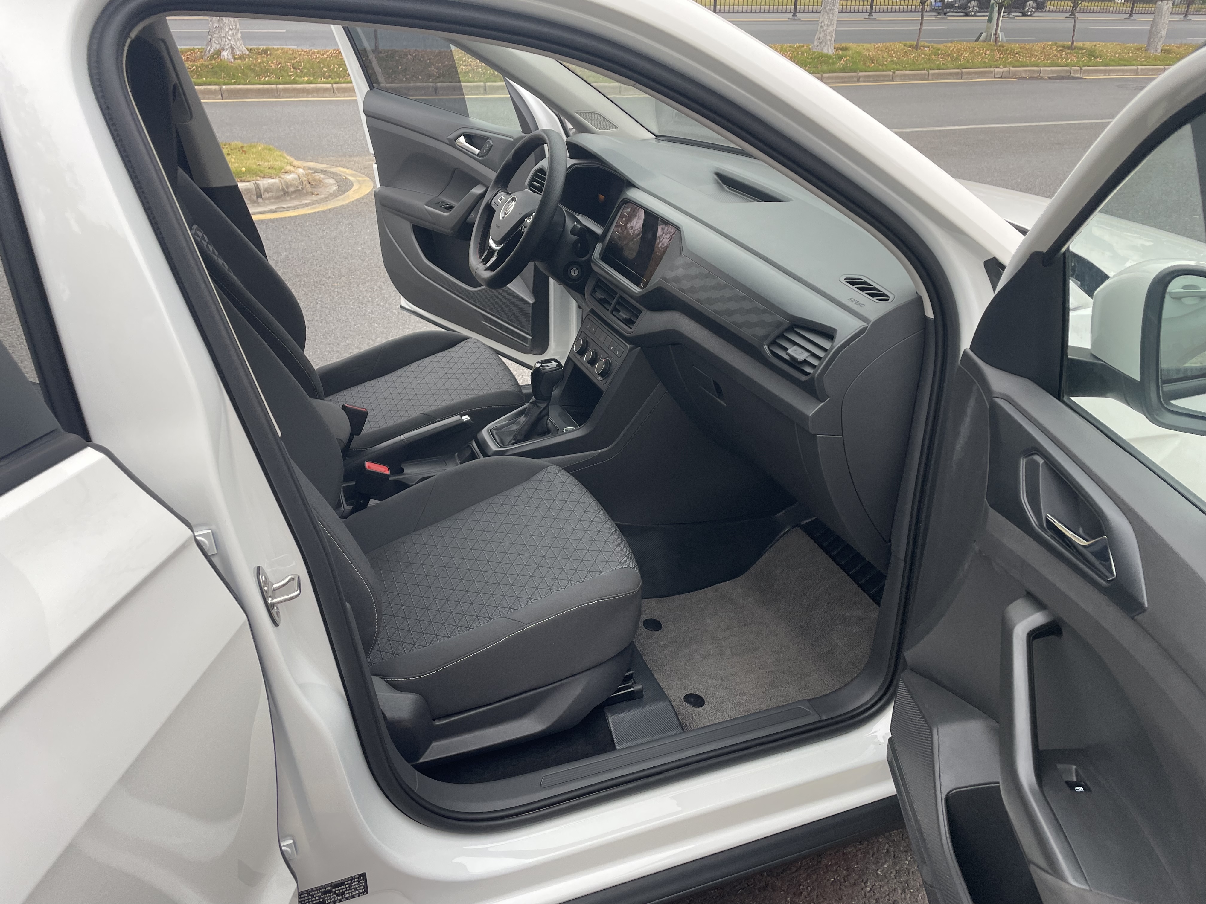 Volkswagen T-Cross 2022 #15 Volkswagen T-Cross 2022 car image #15