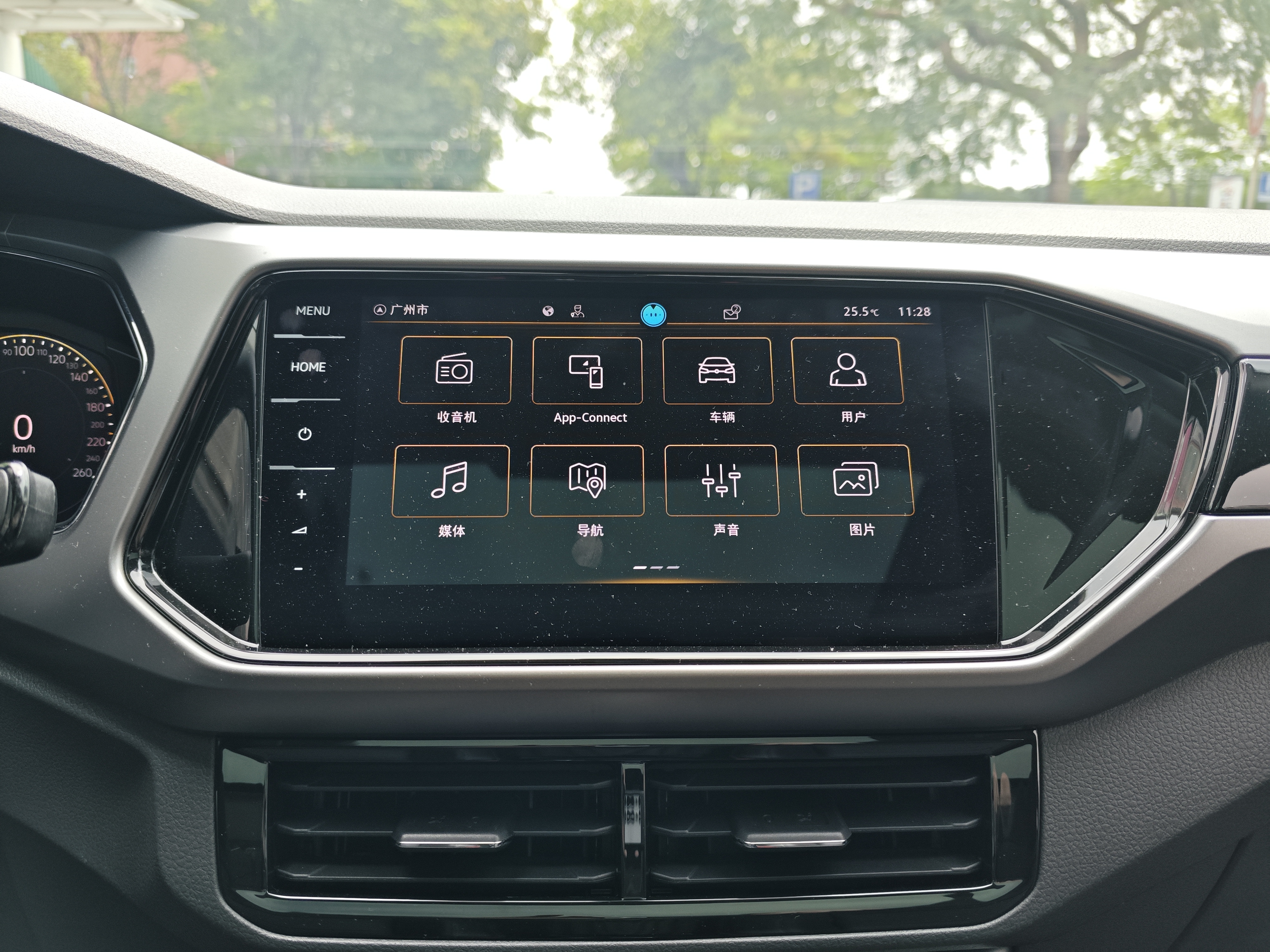 Volkswagen T-Cross 2023 #15 Volkswagen T-Cross 2023 car image #15
