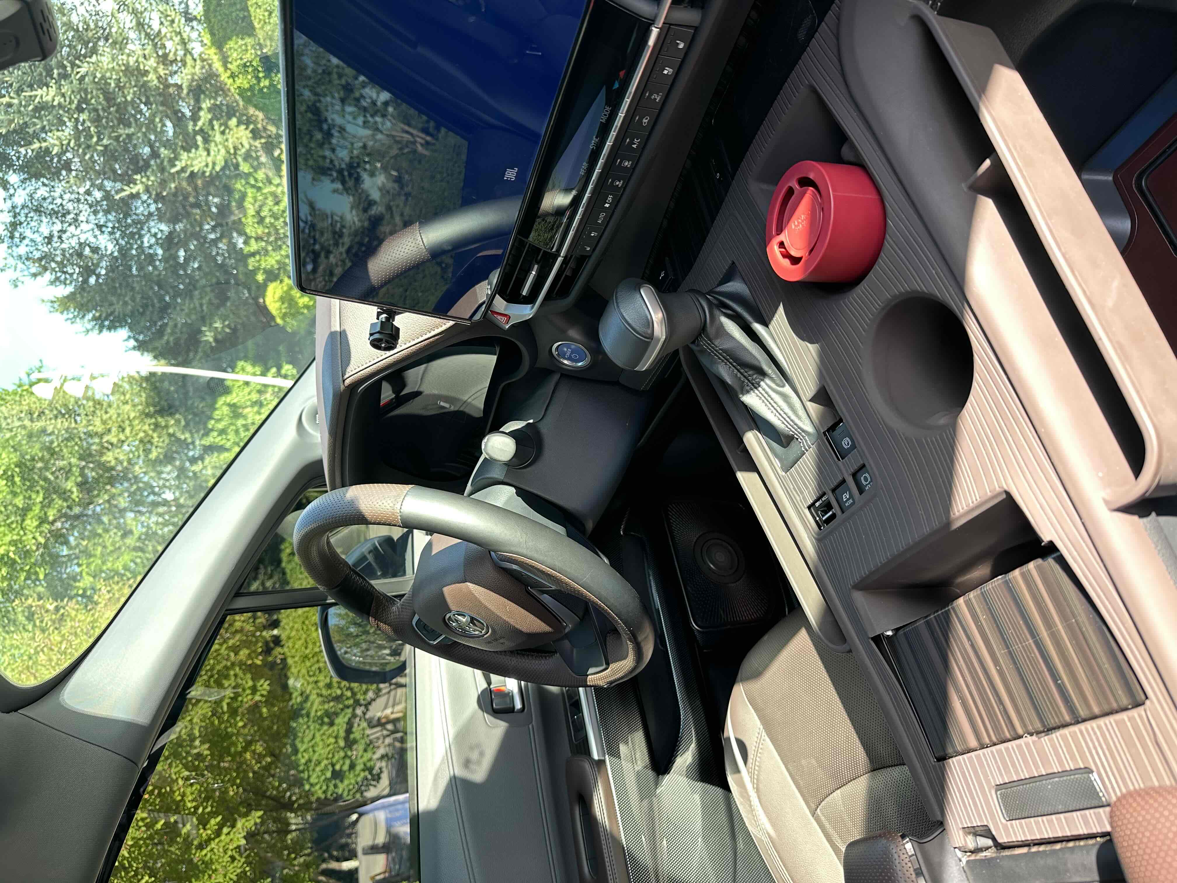 Toyota Sienna 2023 #15 Toyota Sienna 2023 car image #15