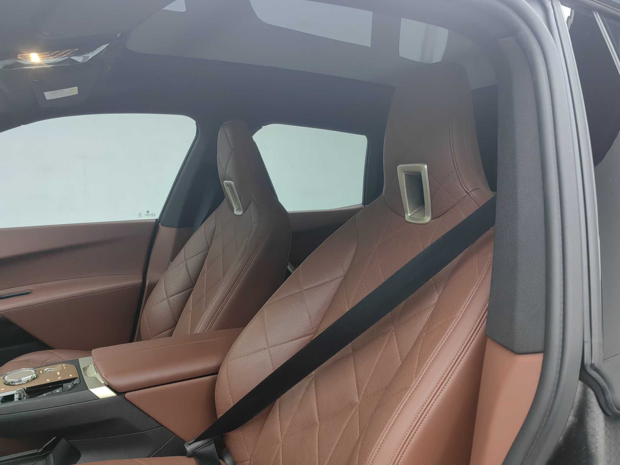 BMW iX 2022 car image #15