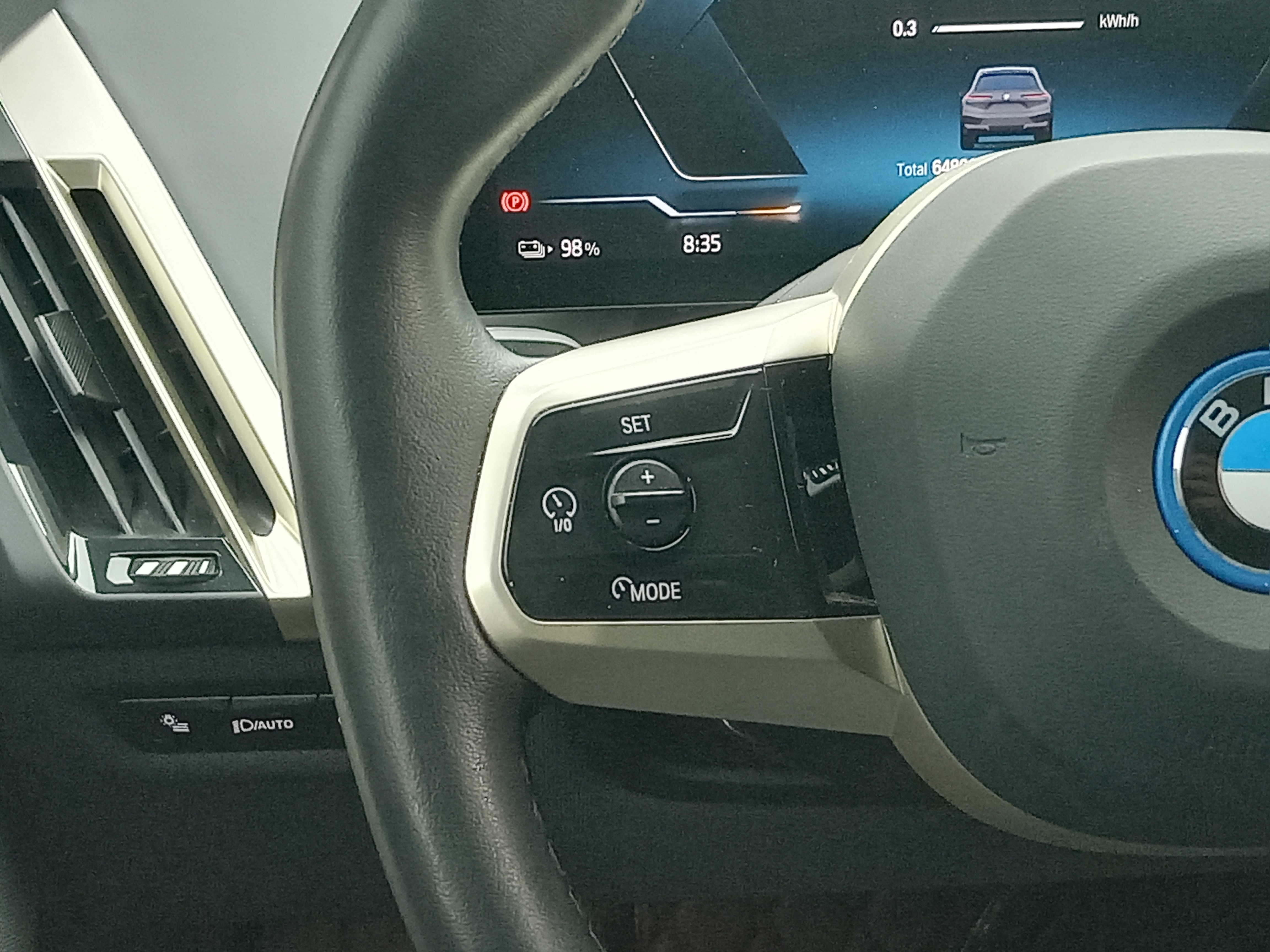 BMW iX 2023 car image #15