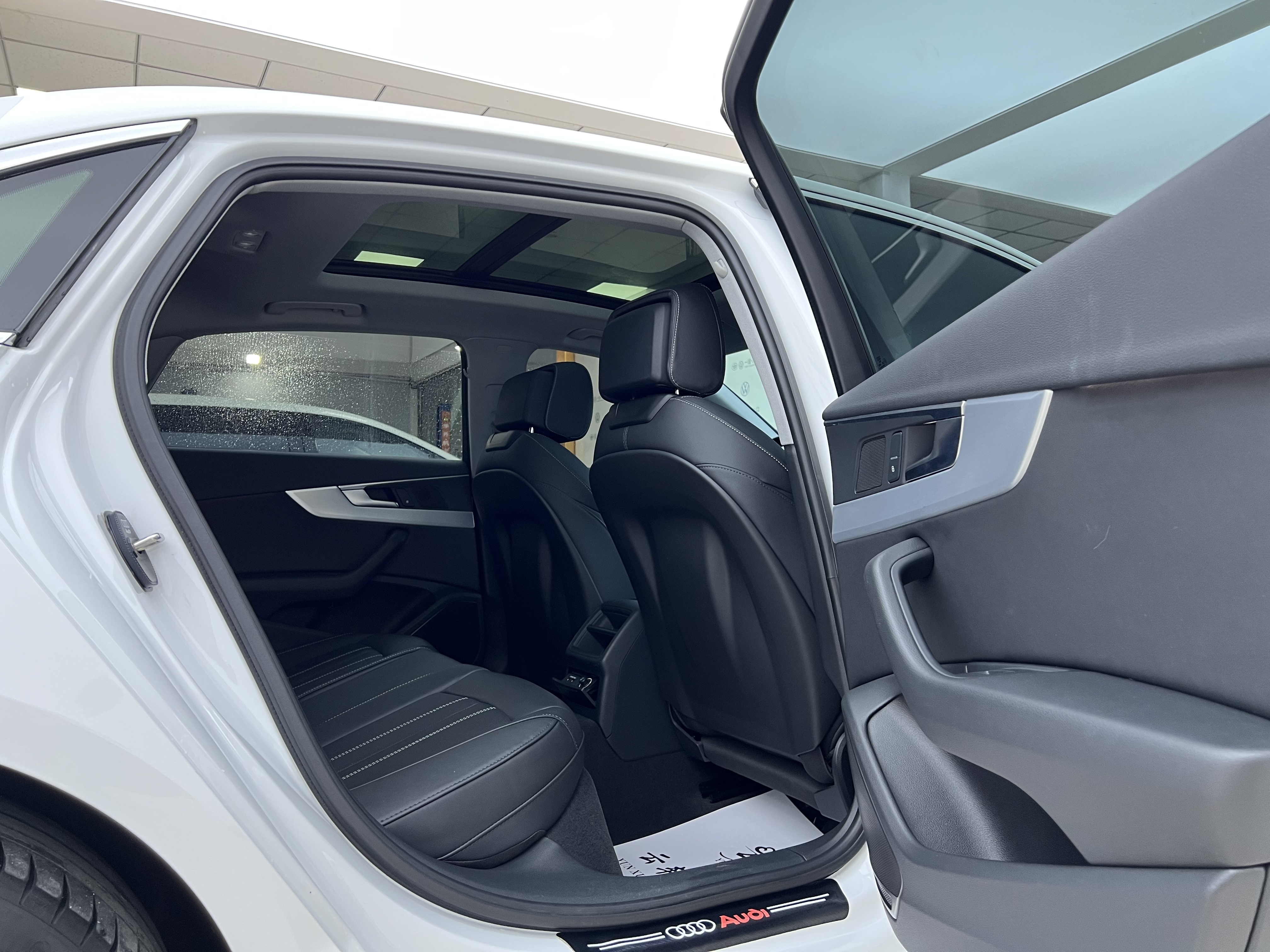 Audi A4L 2022 car image #15