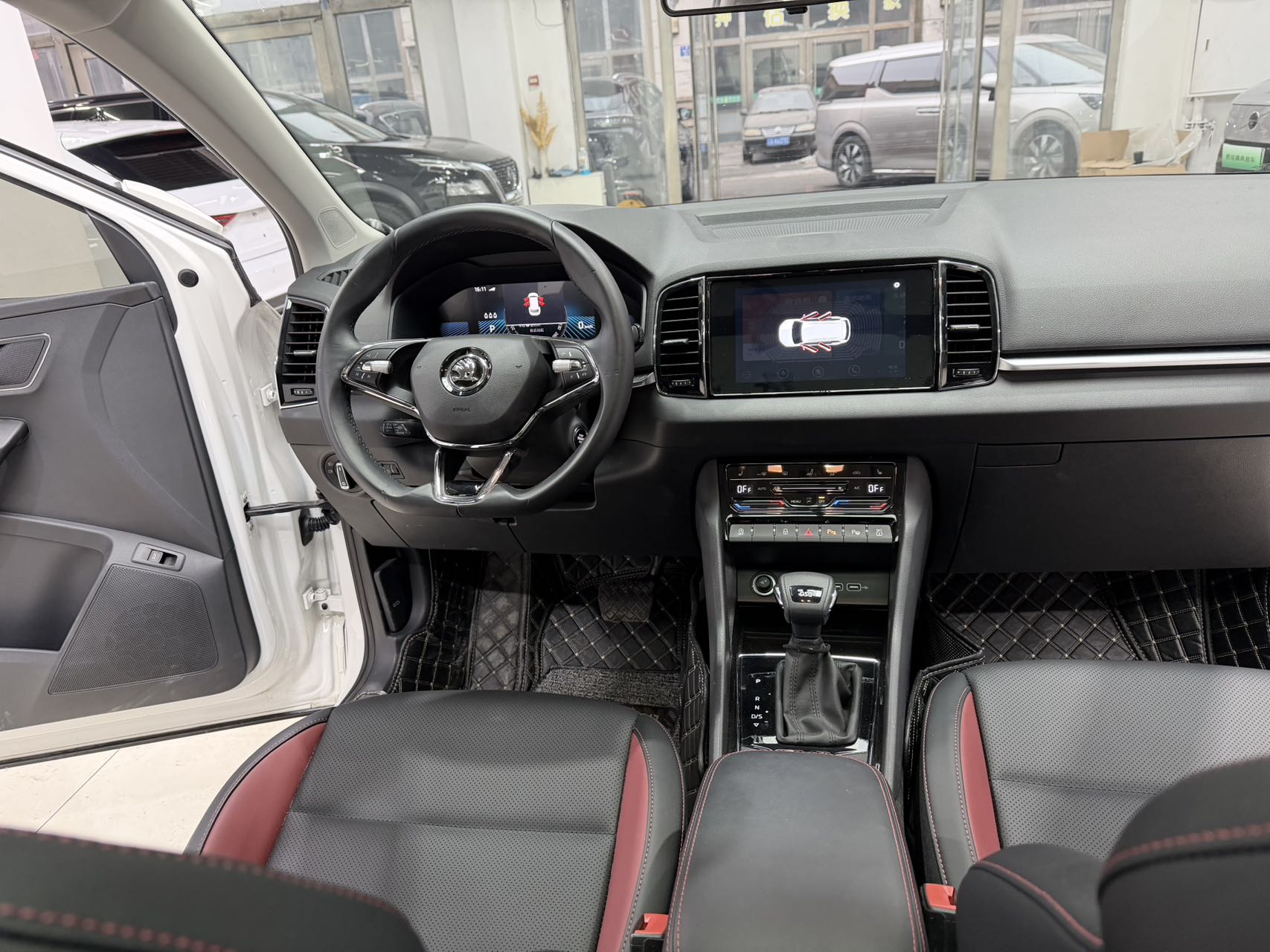 Skoda Karoq 2022 изображение автомобиля #15