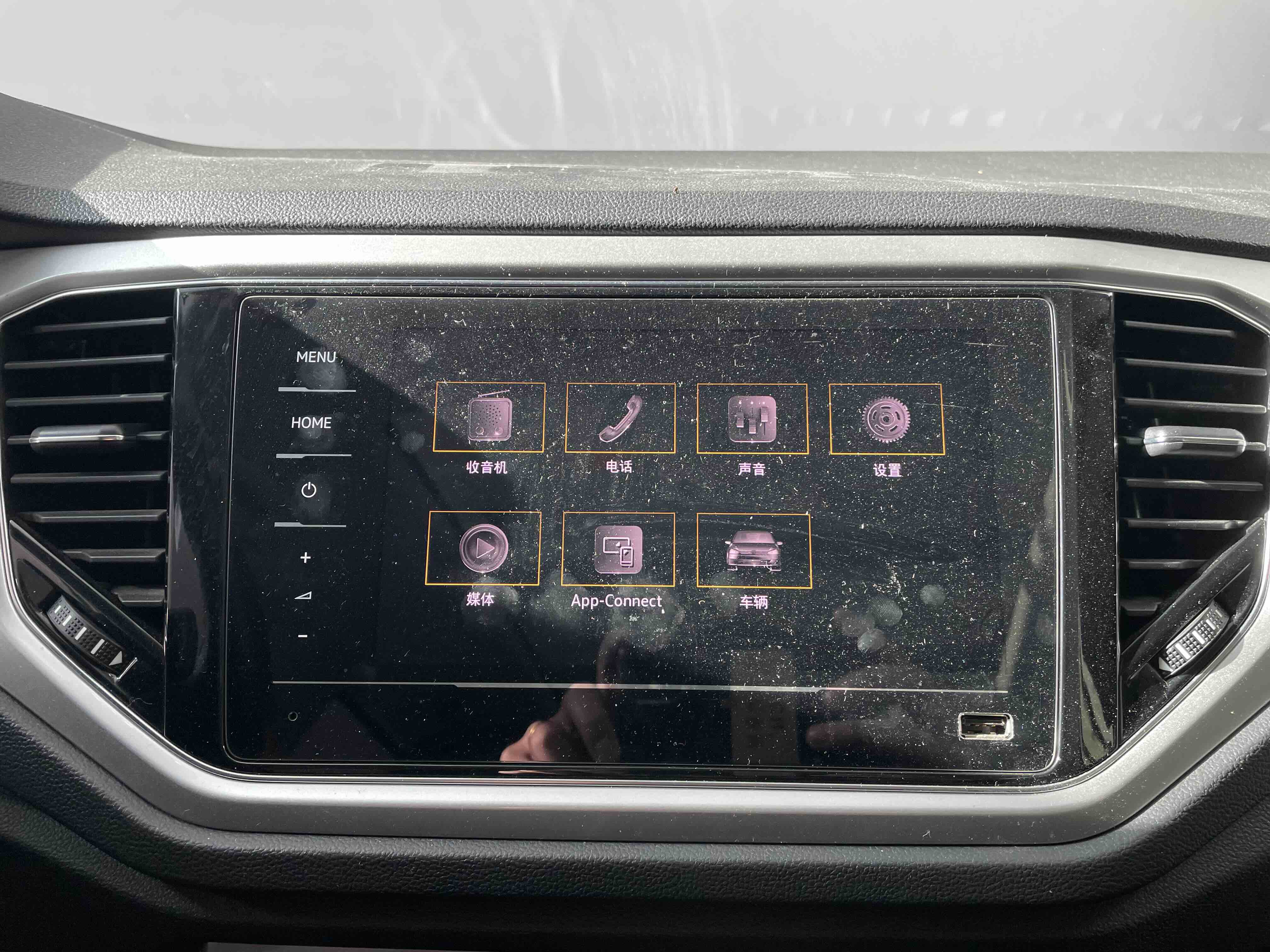Volkswagen T-Roc 2023 car image #15