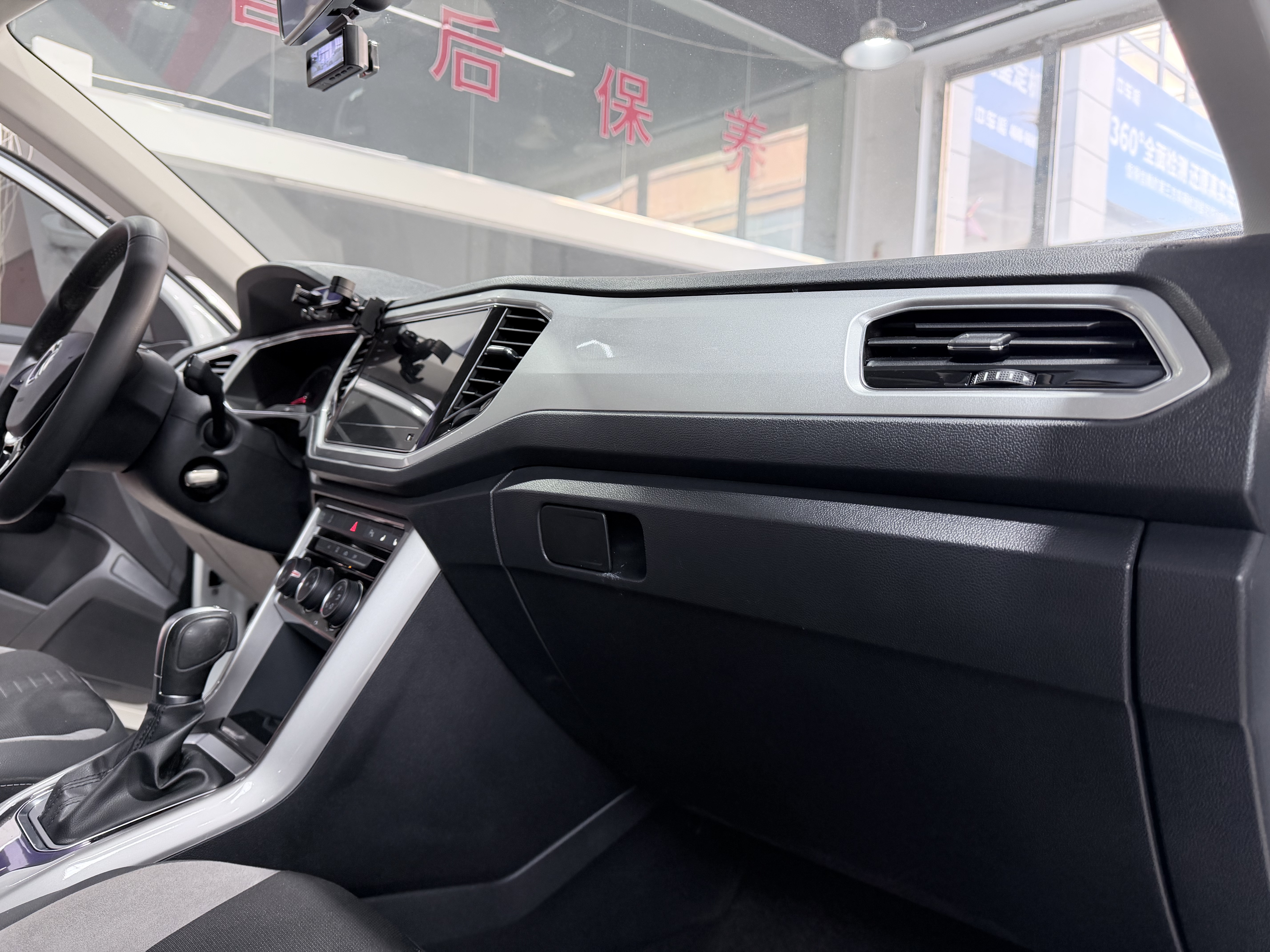 Volkswagen T-Roc 2022 immagine di auto #15