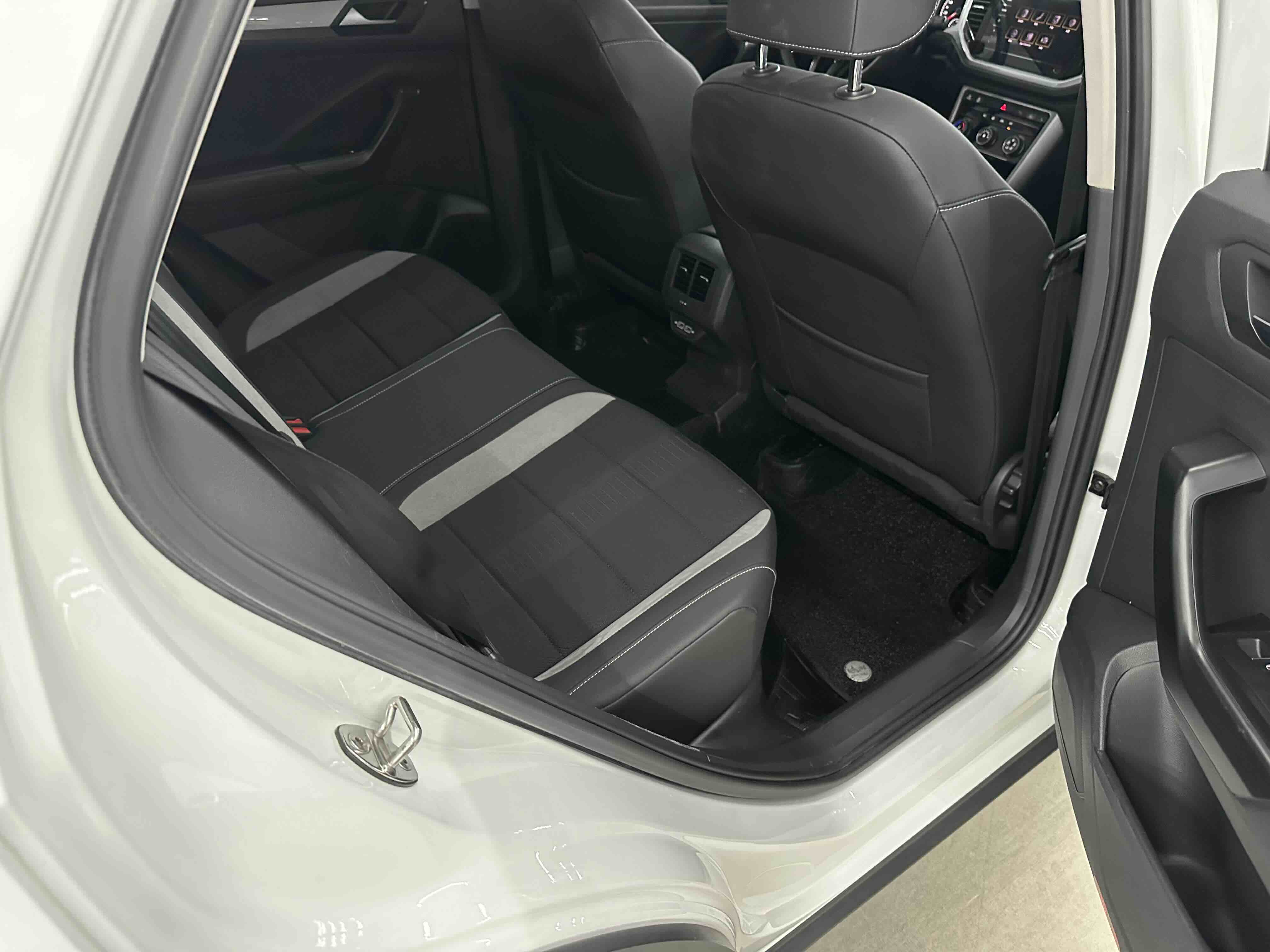 T-Roc 2022 car image #15