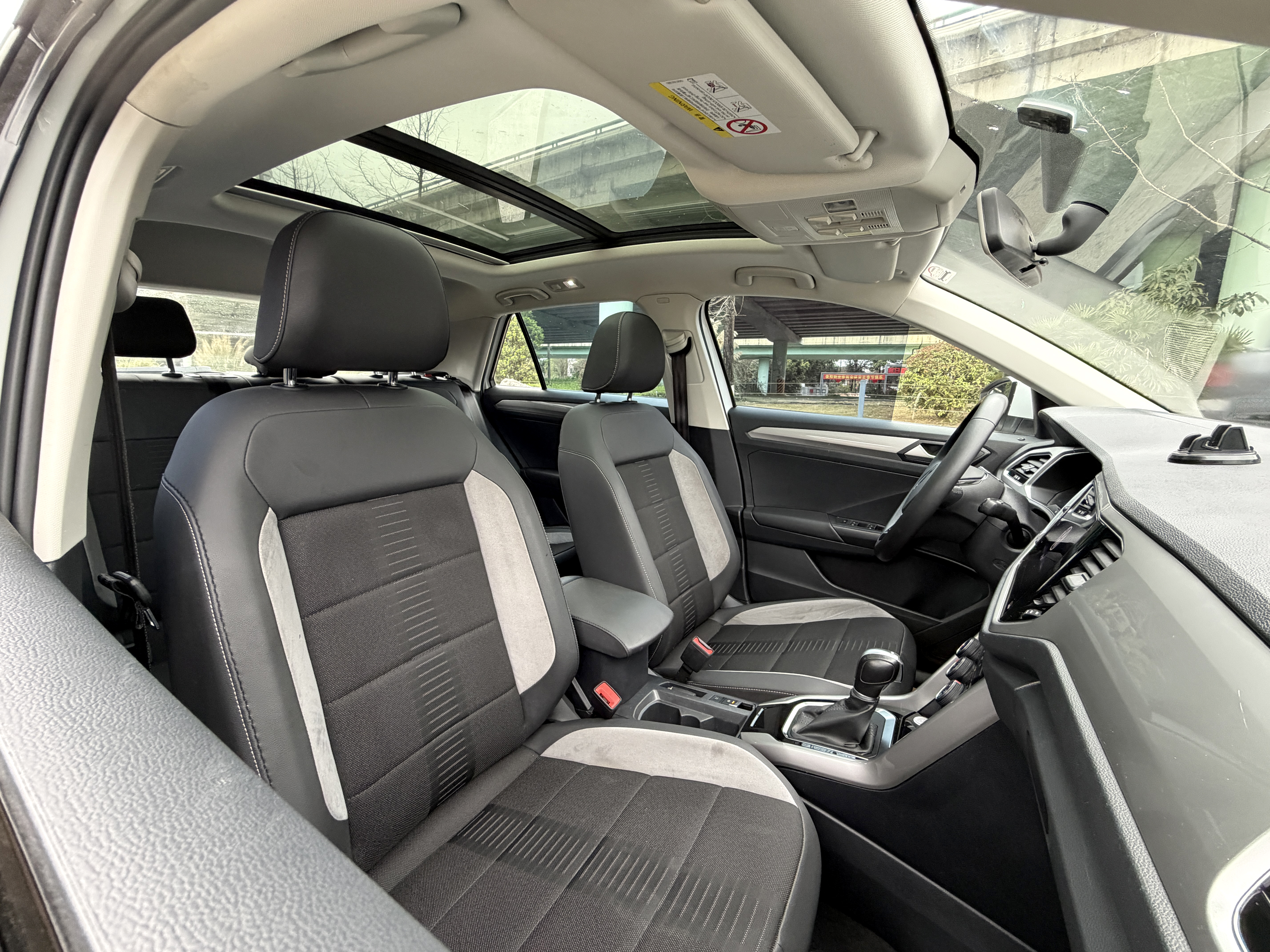 Volkswagen T-Roc 2023 car image #15