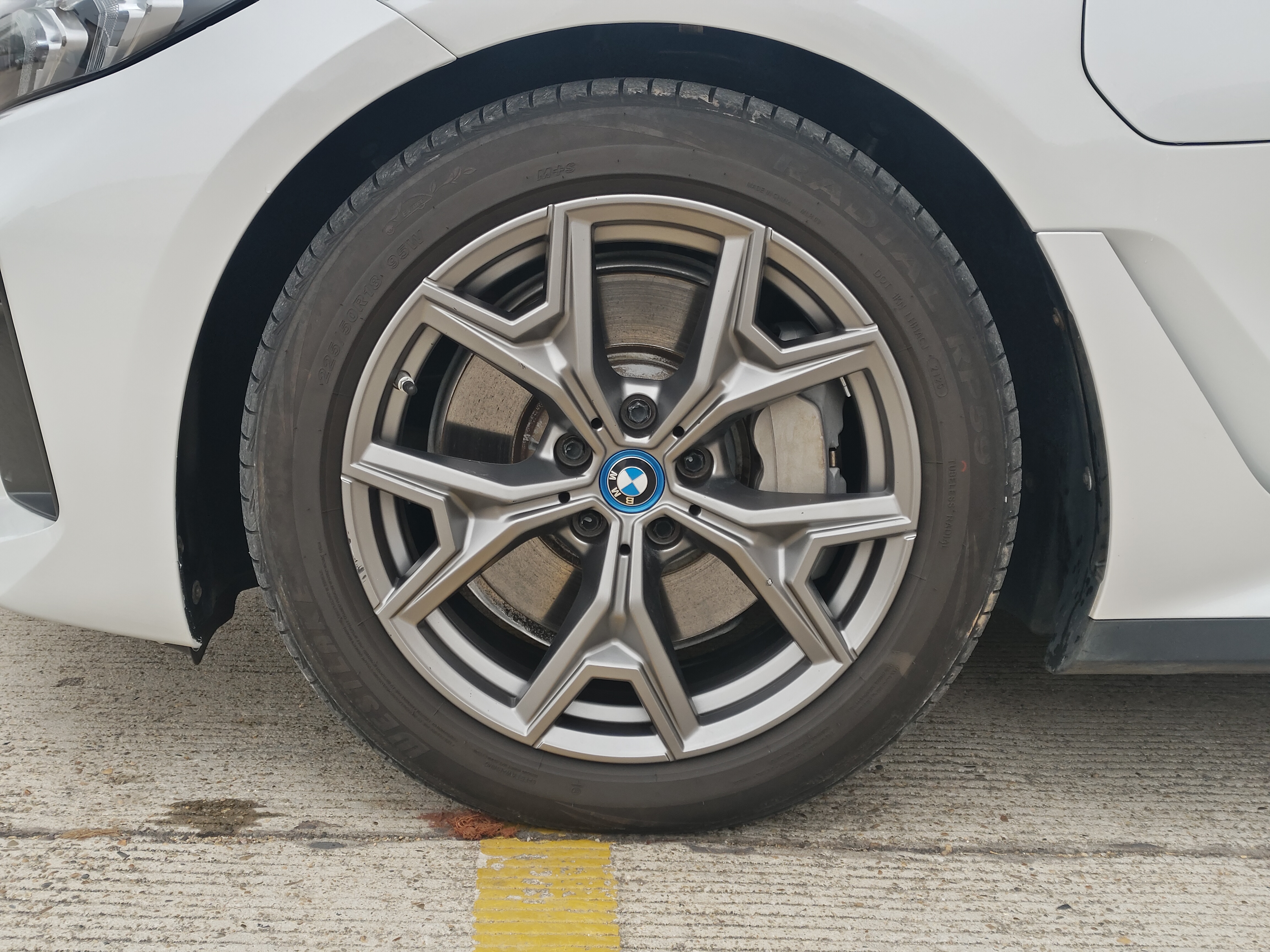 BMW i3 2023 car image #15