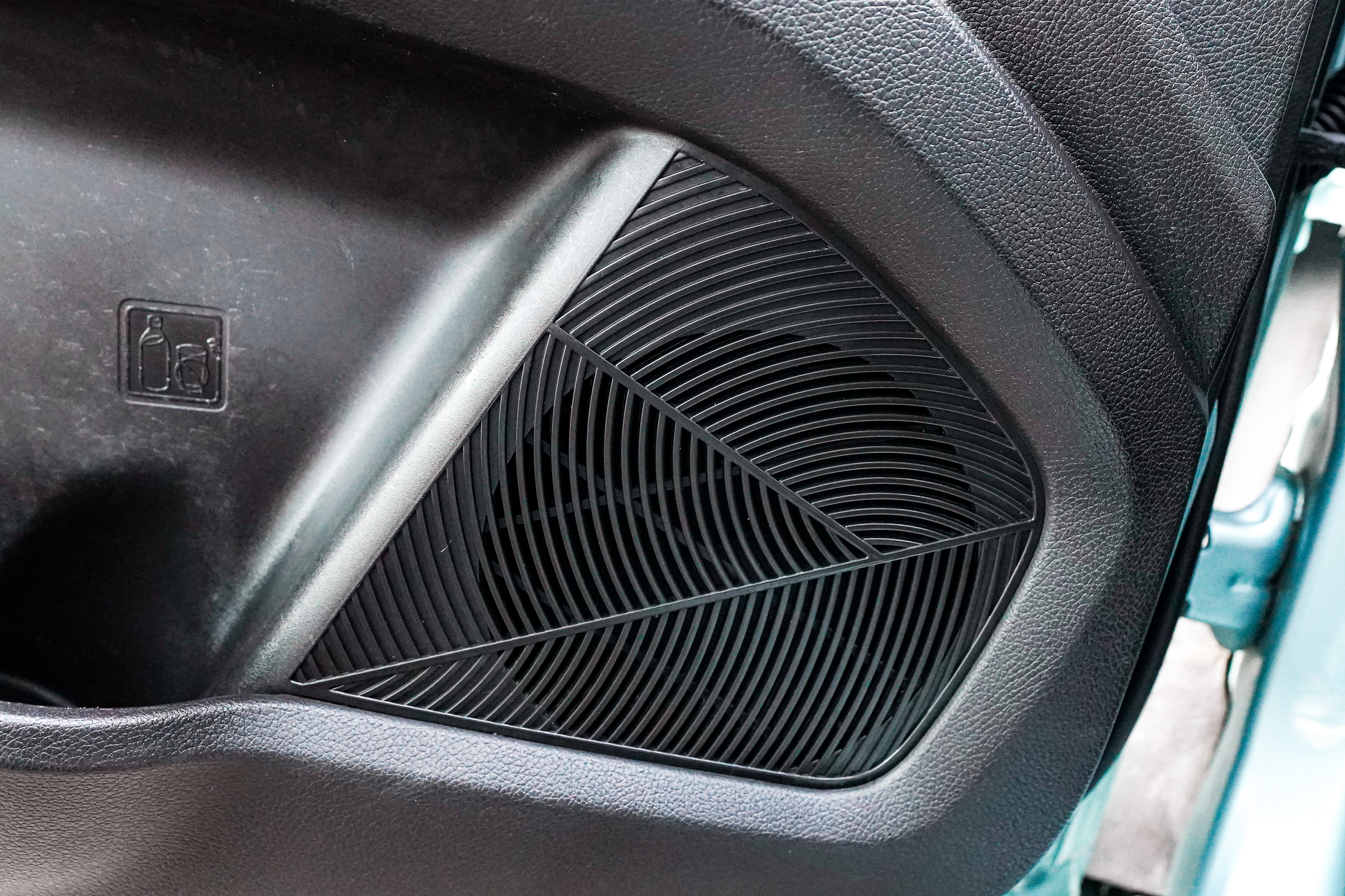 哪吒汽车 哪吒V 2022 #15 哪吒汽车 哪吒V 2022 汽车图片 #15