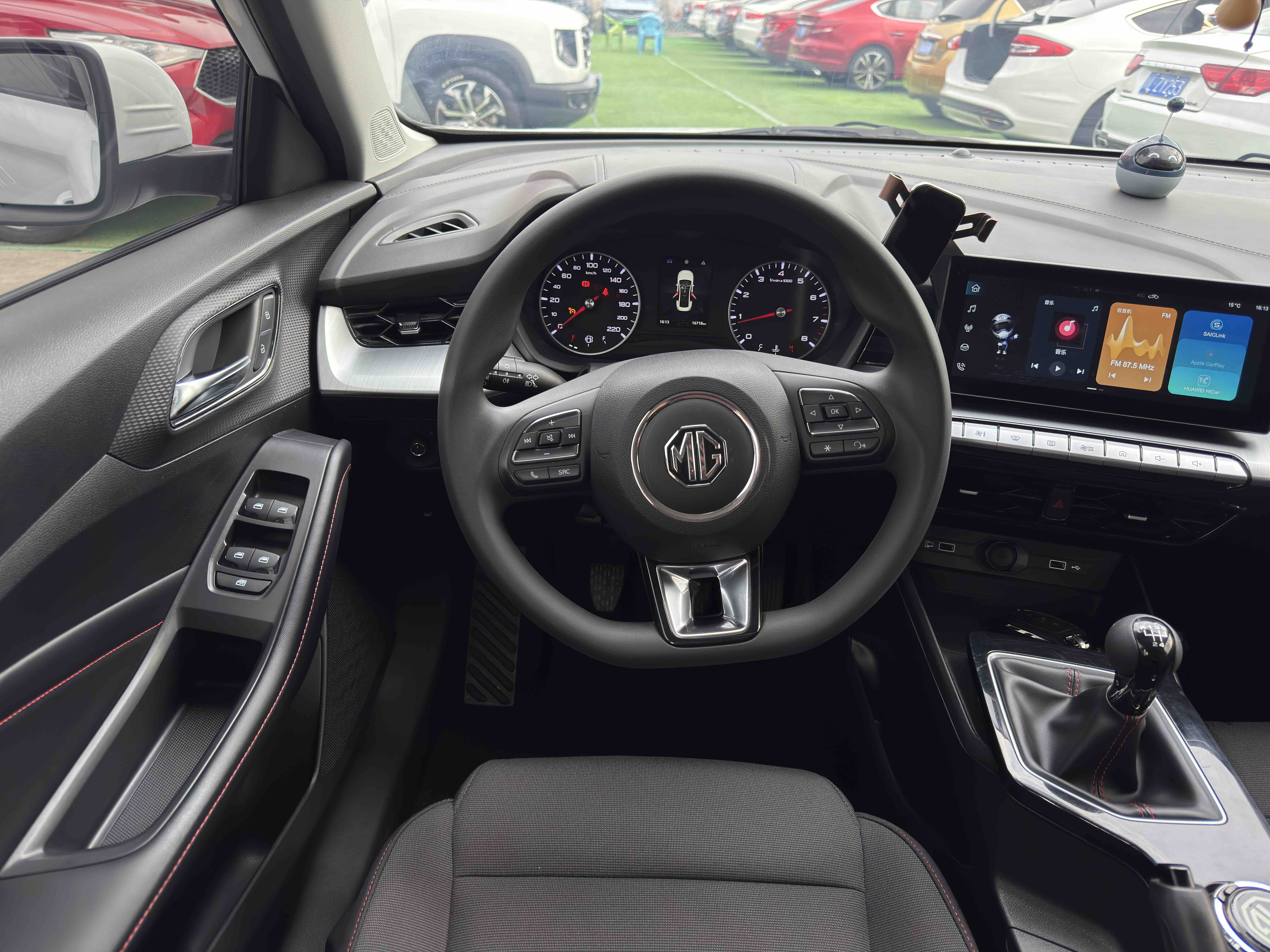 5 2022 car image #15