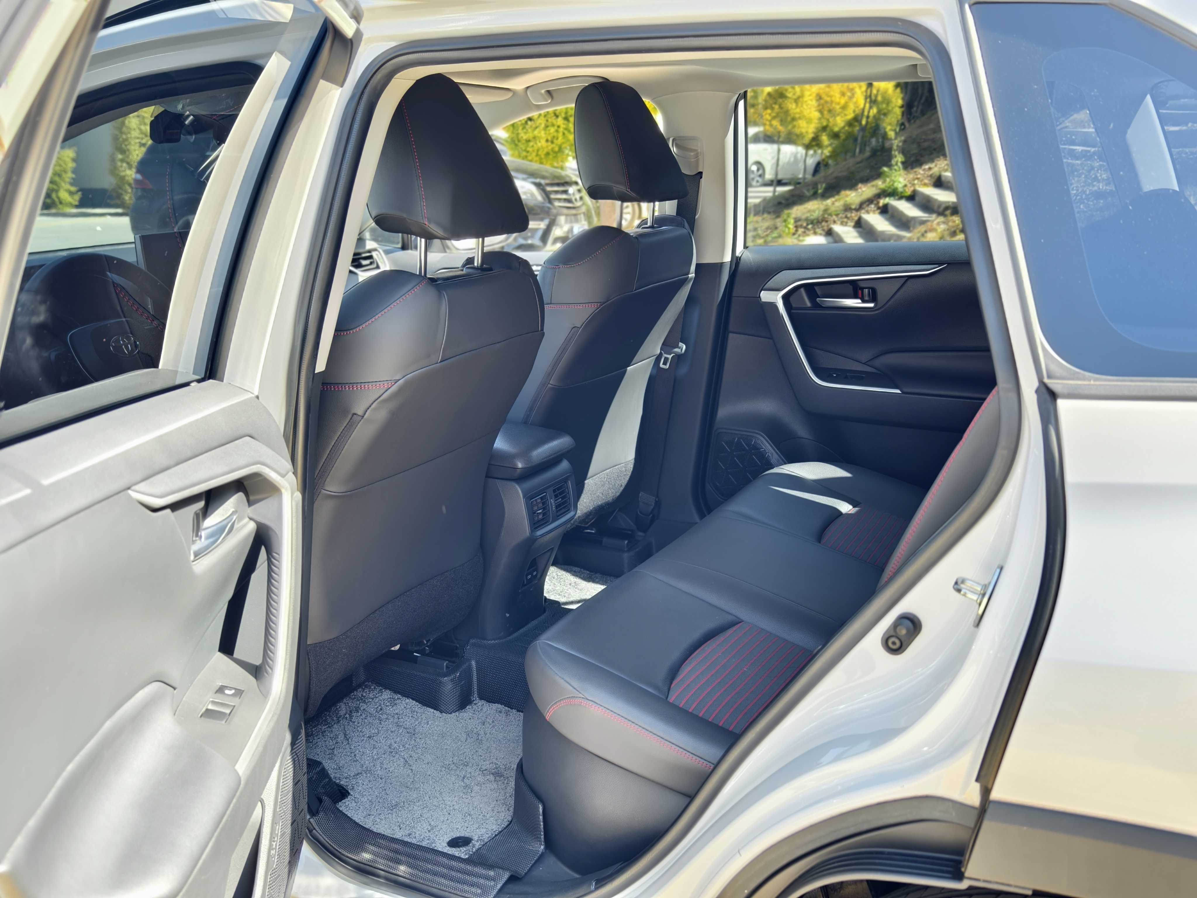 Toyota RAV4 Hybird E+ 2022 immagine di auto #15