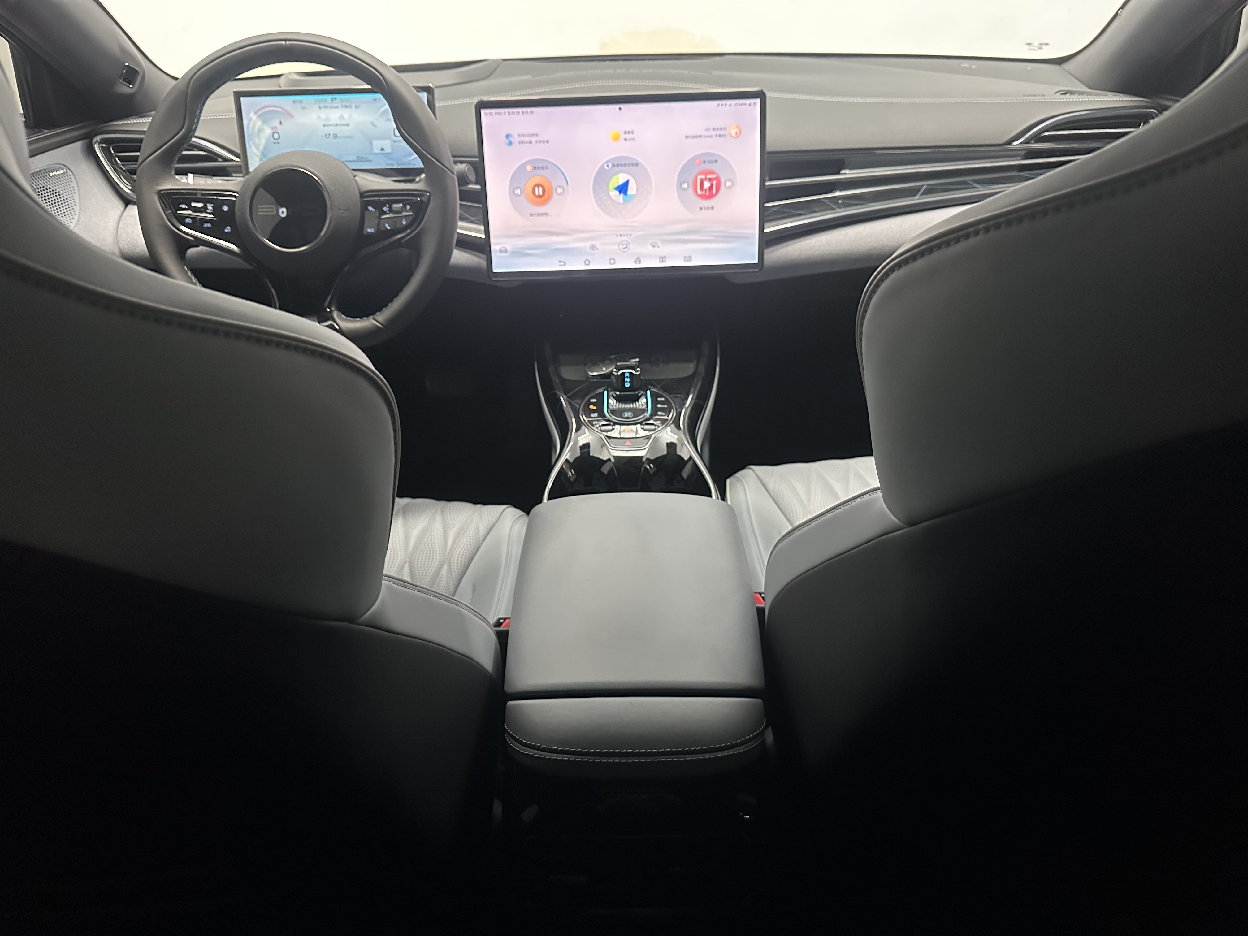 BYD Seal 2022 car image #15