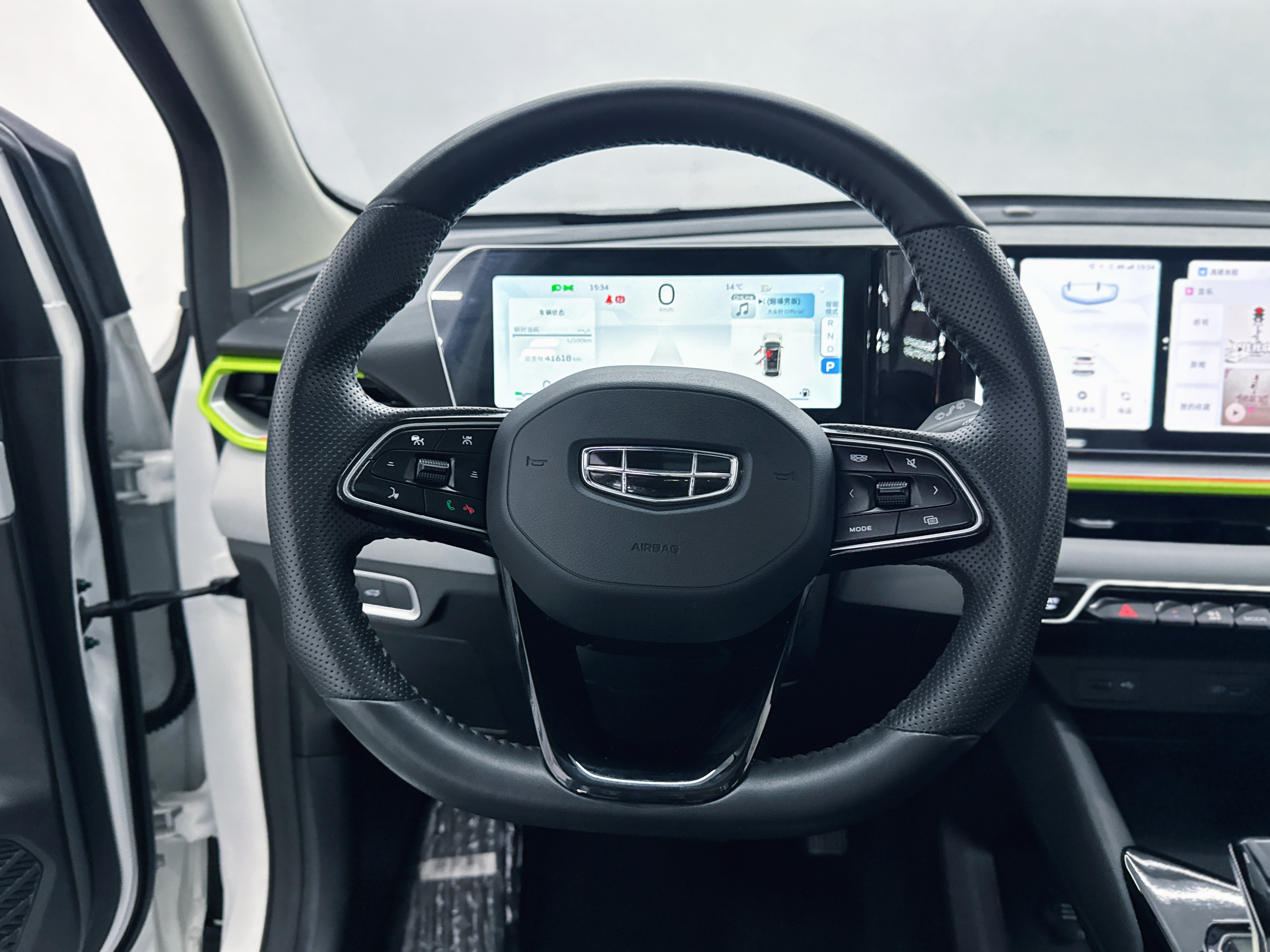 GEELY Coolray 2022 #15 GEELY Coolray 2022 car image #15