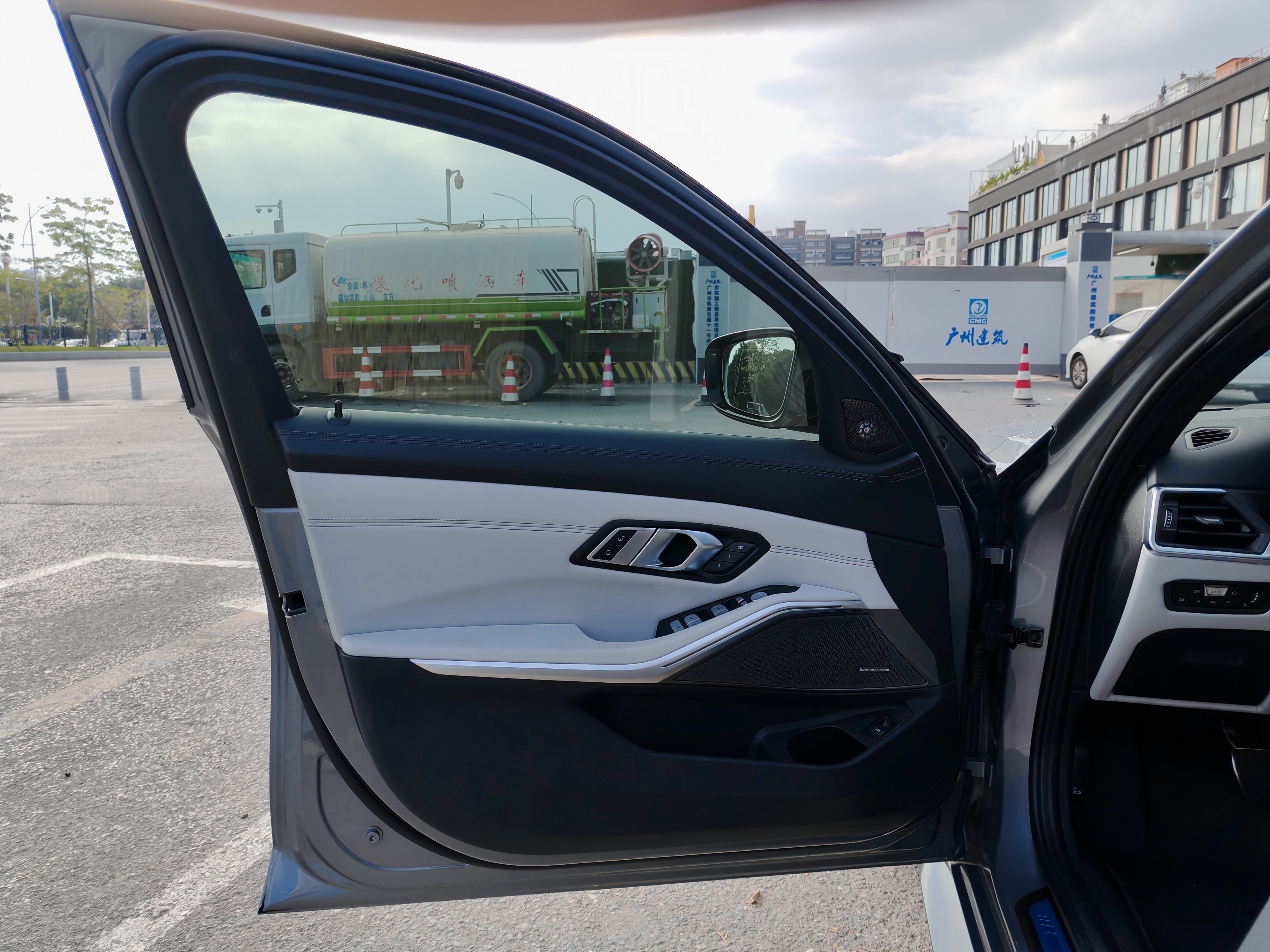 BMW M3 2024 immagine di auto #15